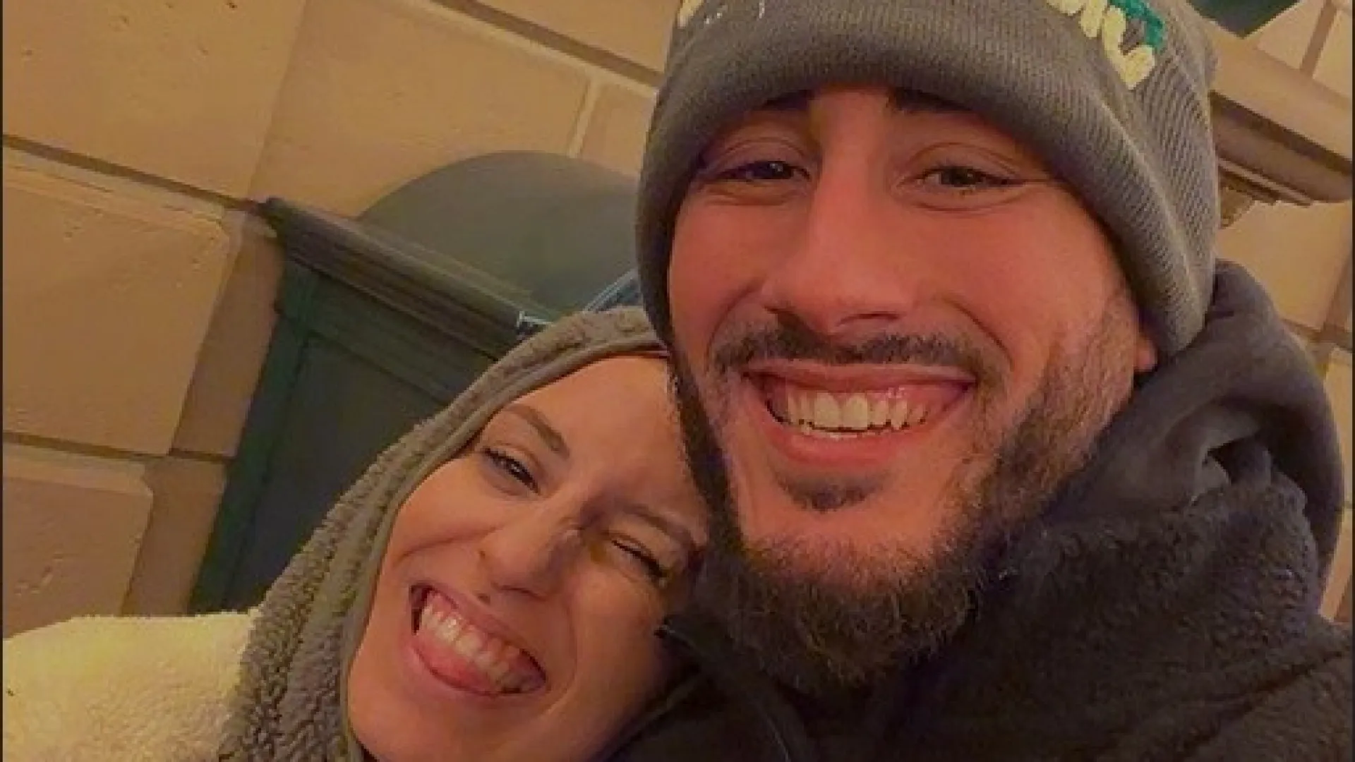 
                    Afonso Leitão oferece colar Swarovski a Catarina Miranda em dia especial
                