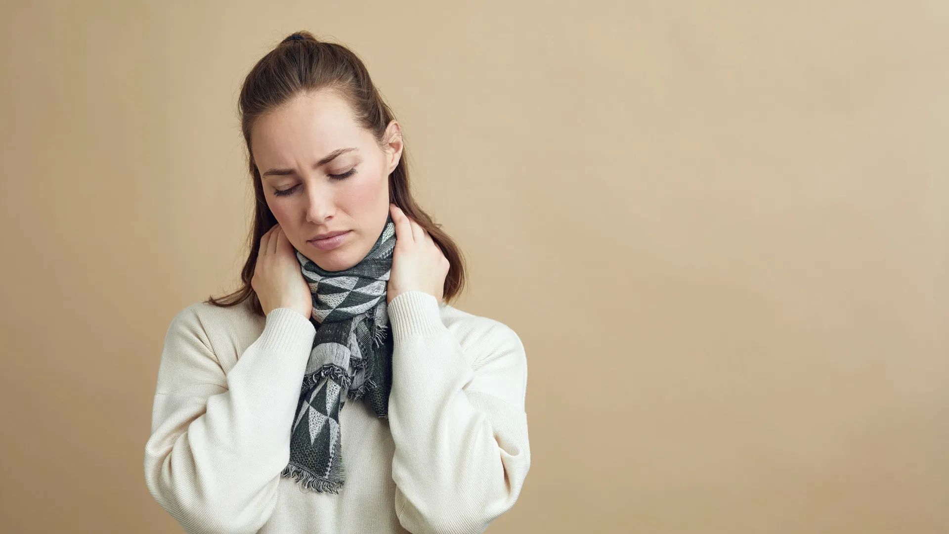 
                    Há quanto tempo não lava o seu cachecol? Dermatologistas deixam aviso
                