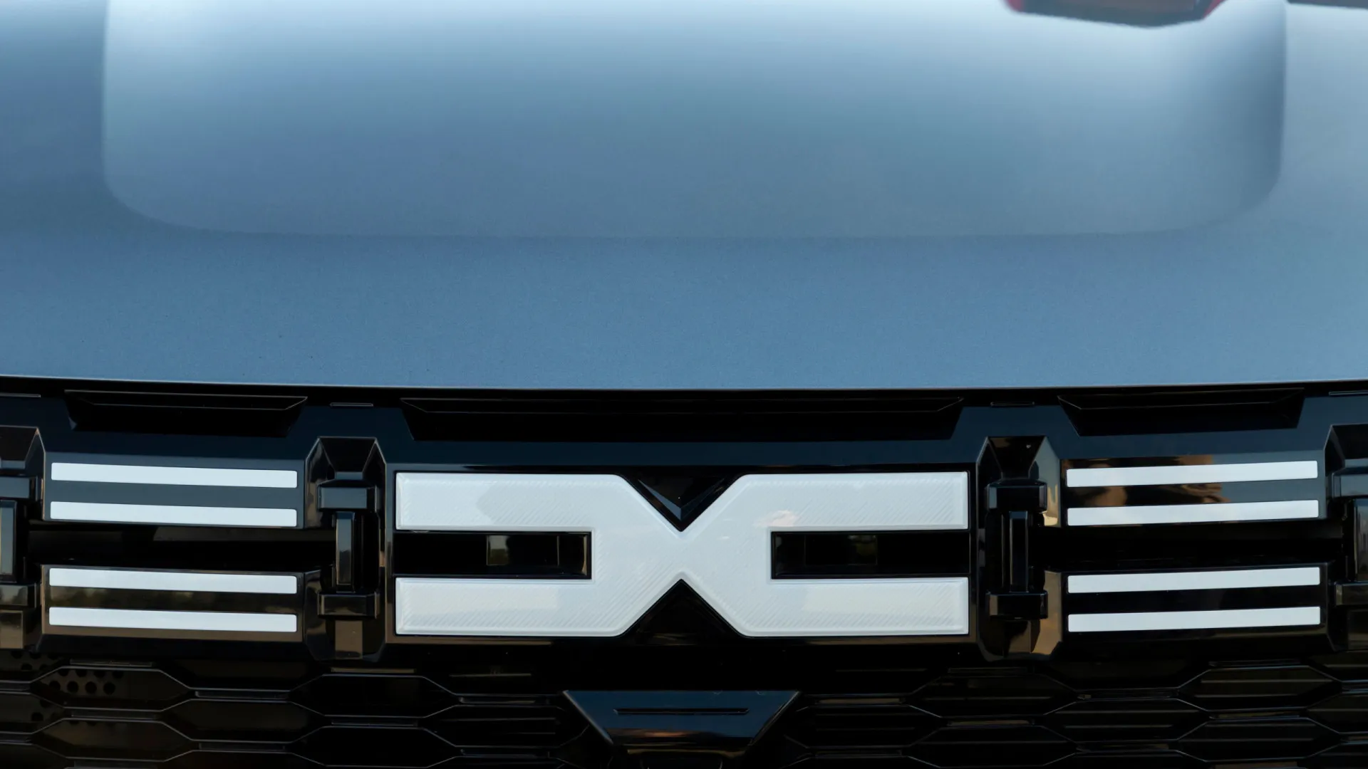 
                    Dacia promete novo elétrico e novo híbrido para 2026
                