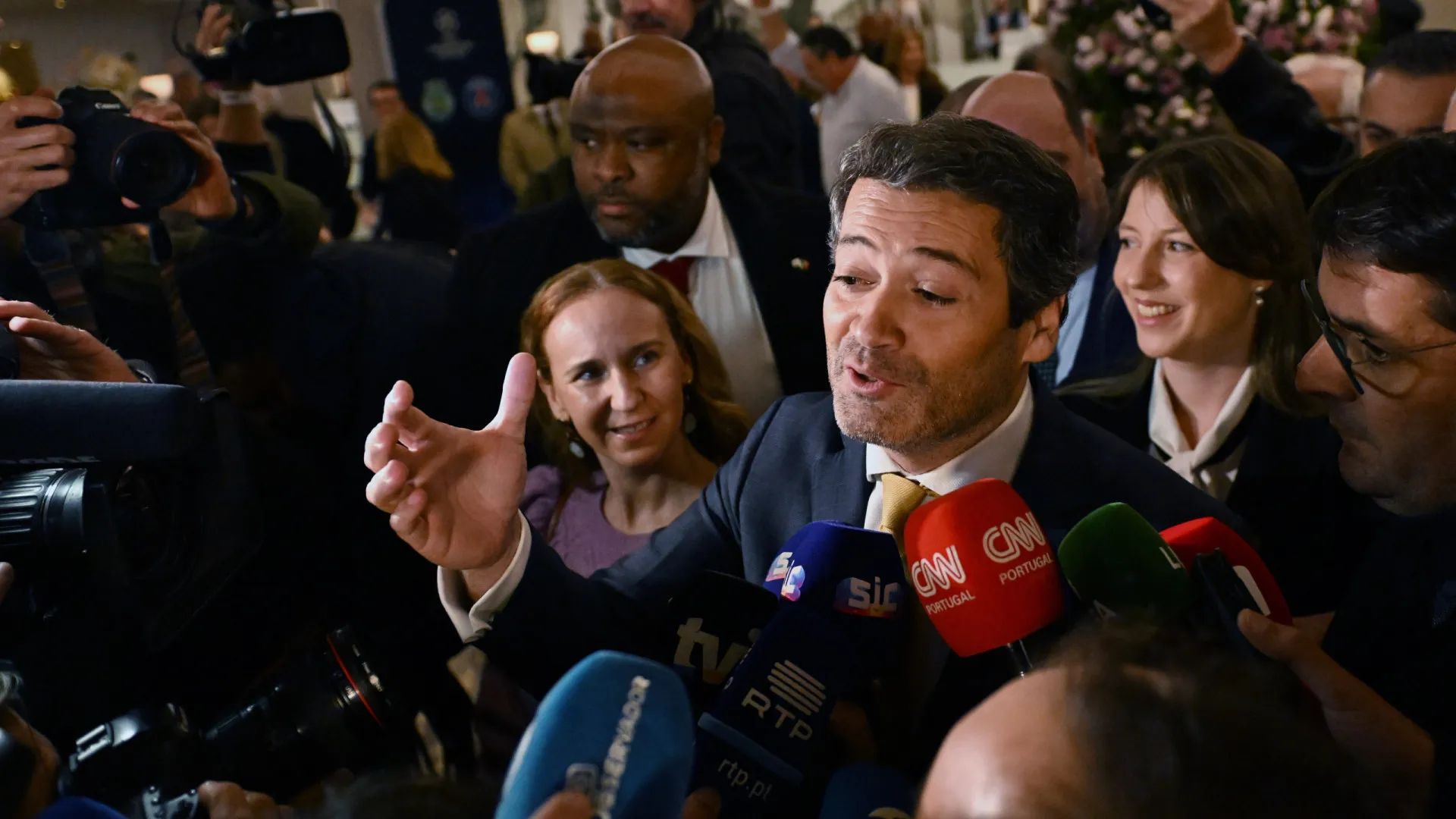 Chega desafia Montenegro a dizer se vai apoiar ou combater o socialismo