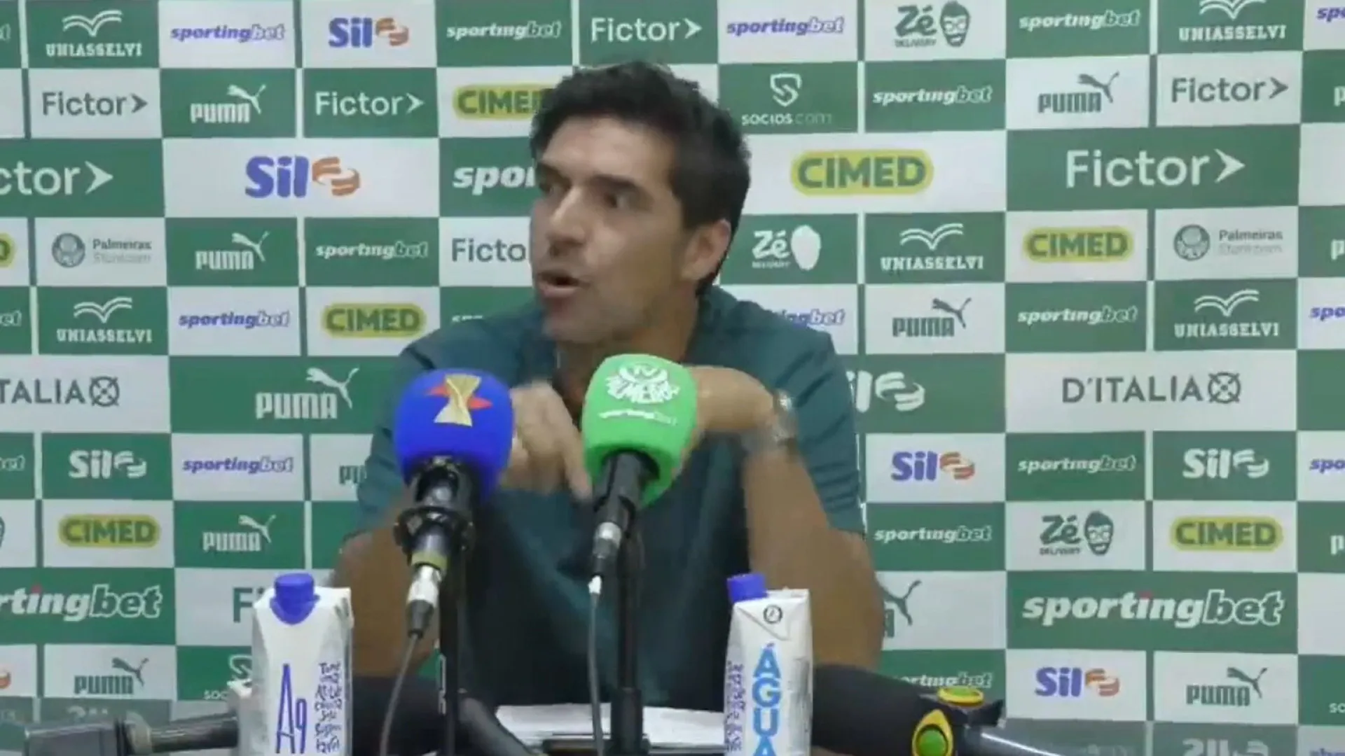 
                    Abel Ferreira reage ao desaire do Palmeiras com aviso: 