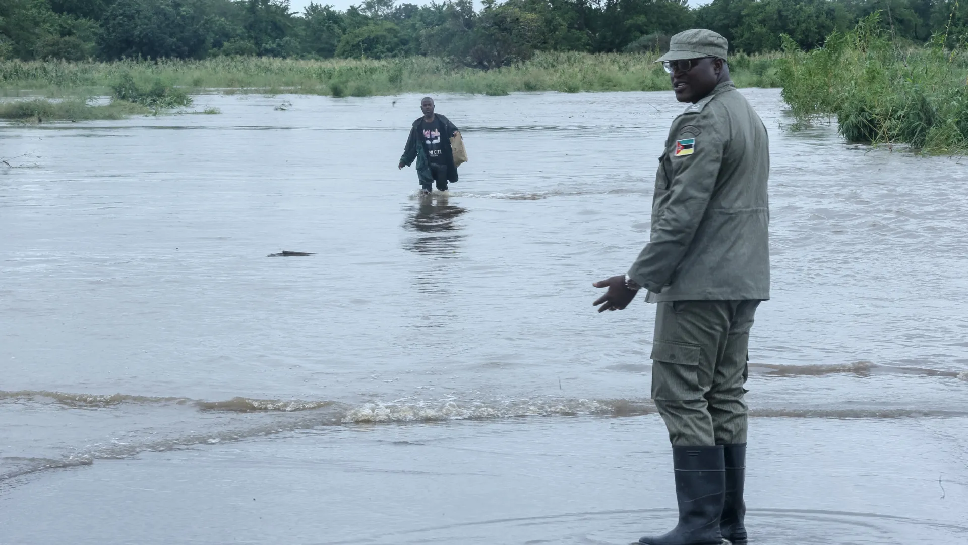 
                    Cheias já afetaram 700 mil moçambicanos com 105 mil em centros de abrigo
                