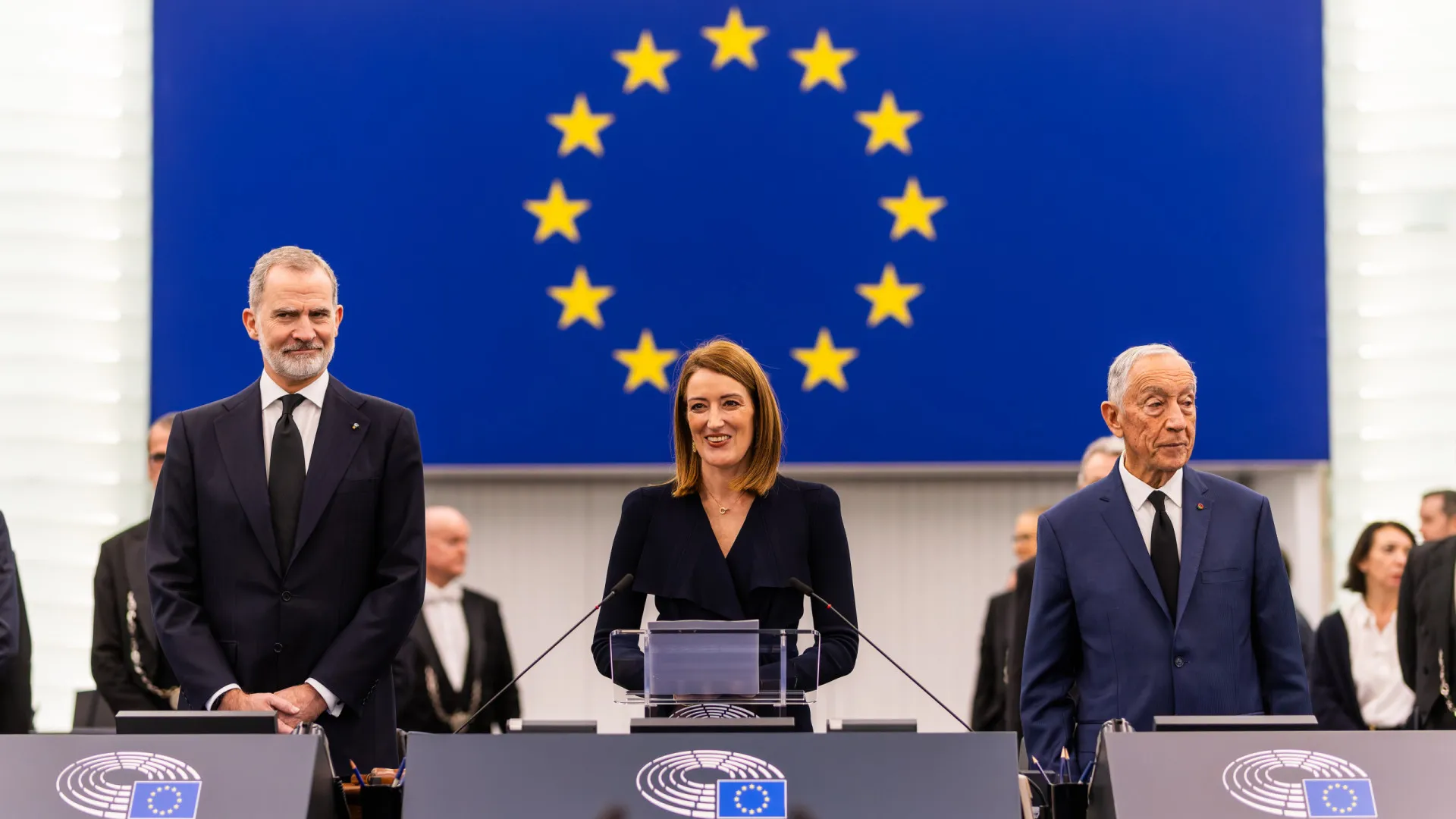 
                    Metsola destaca papel de Portugal e Espanha: 