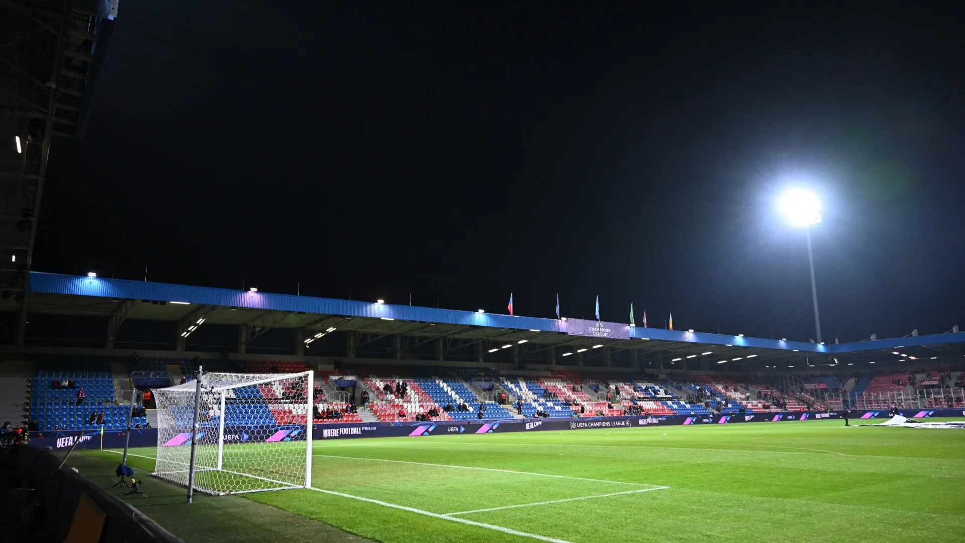 
                    Viktoria Plzen-FC Porto: Dragão volta à Chéquia de olho na elite europeia
                