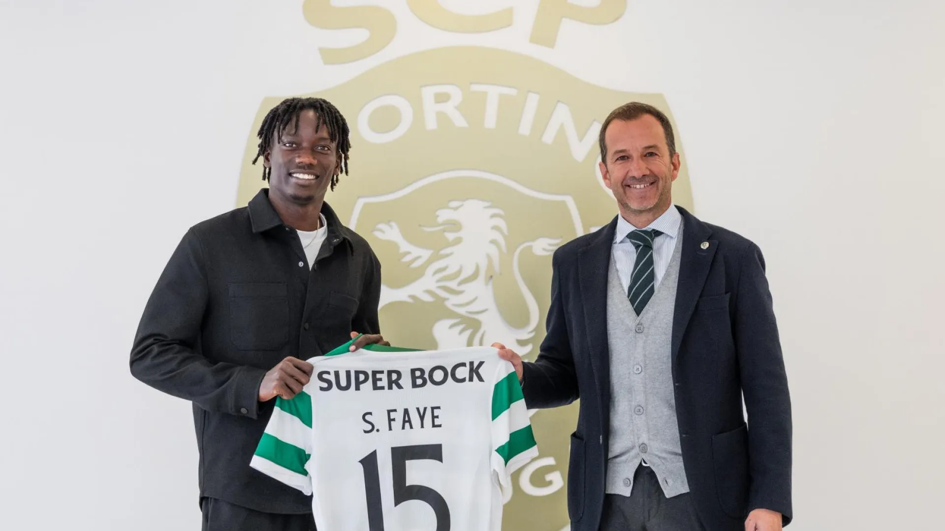 
                    Oficial: Souleymane Faye é reforço do Sporting
                