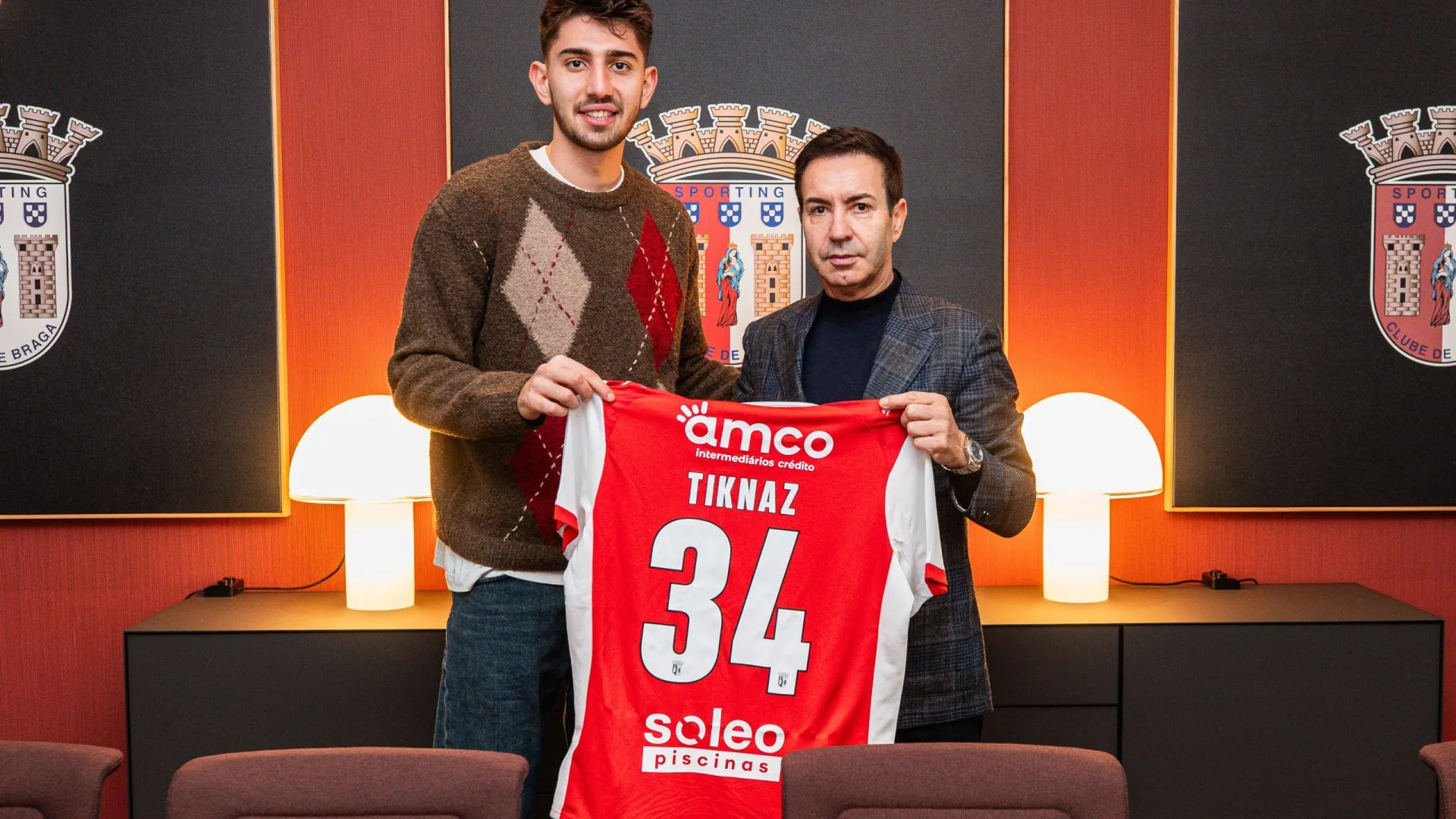 
                    Oficial: Ex-Rio Ave Demir Tiknaz é reforço do Sporting de Braga
                