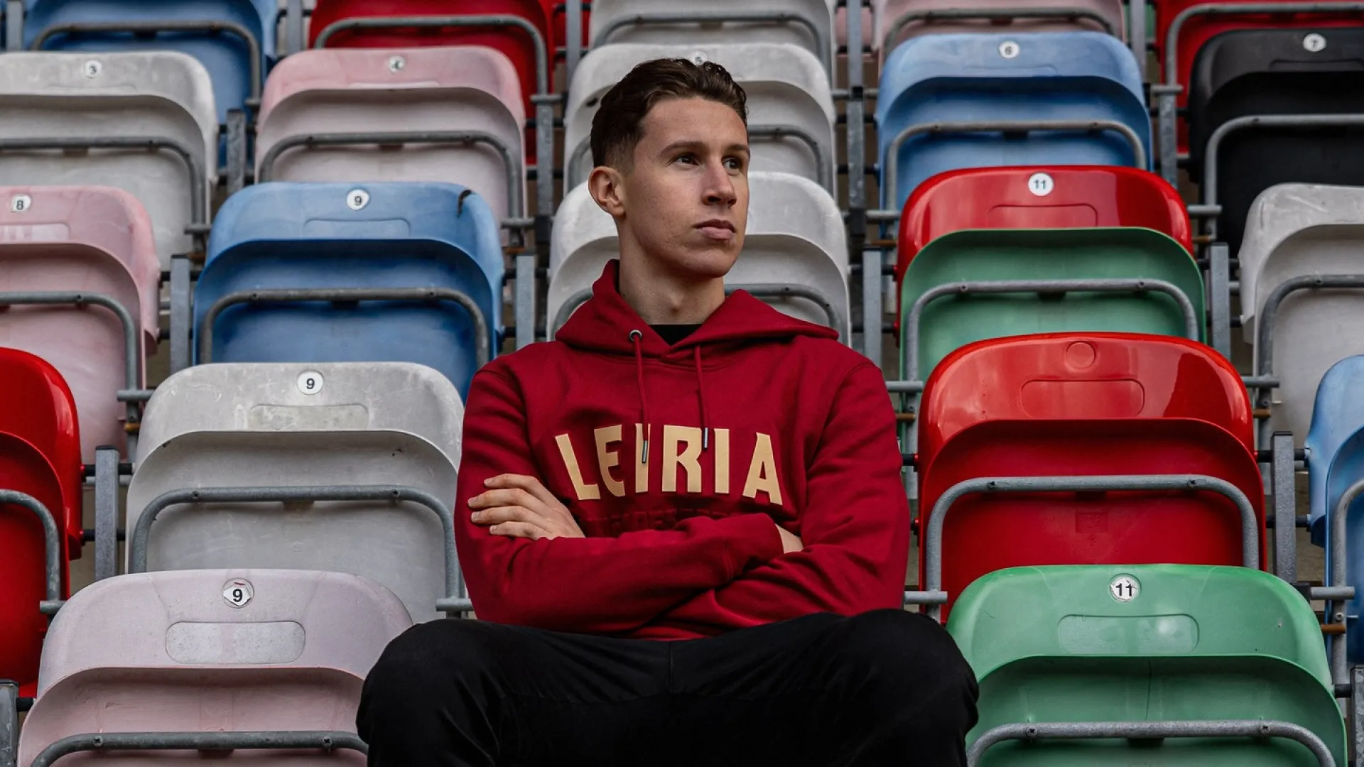 
                    Oficial: União de Leiria reforça defesa com o croata Rocco Zikovic
                