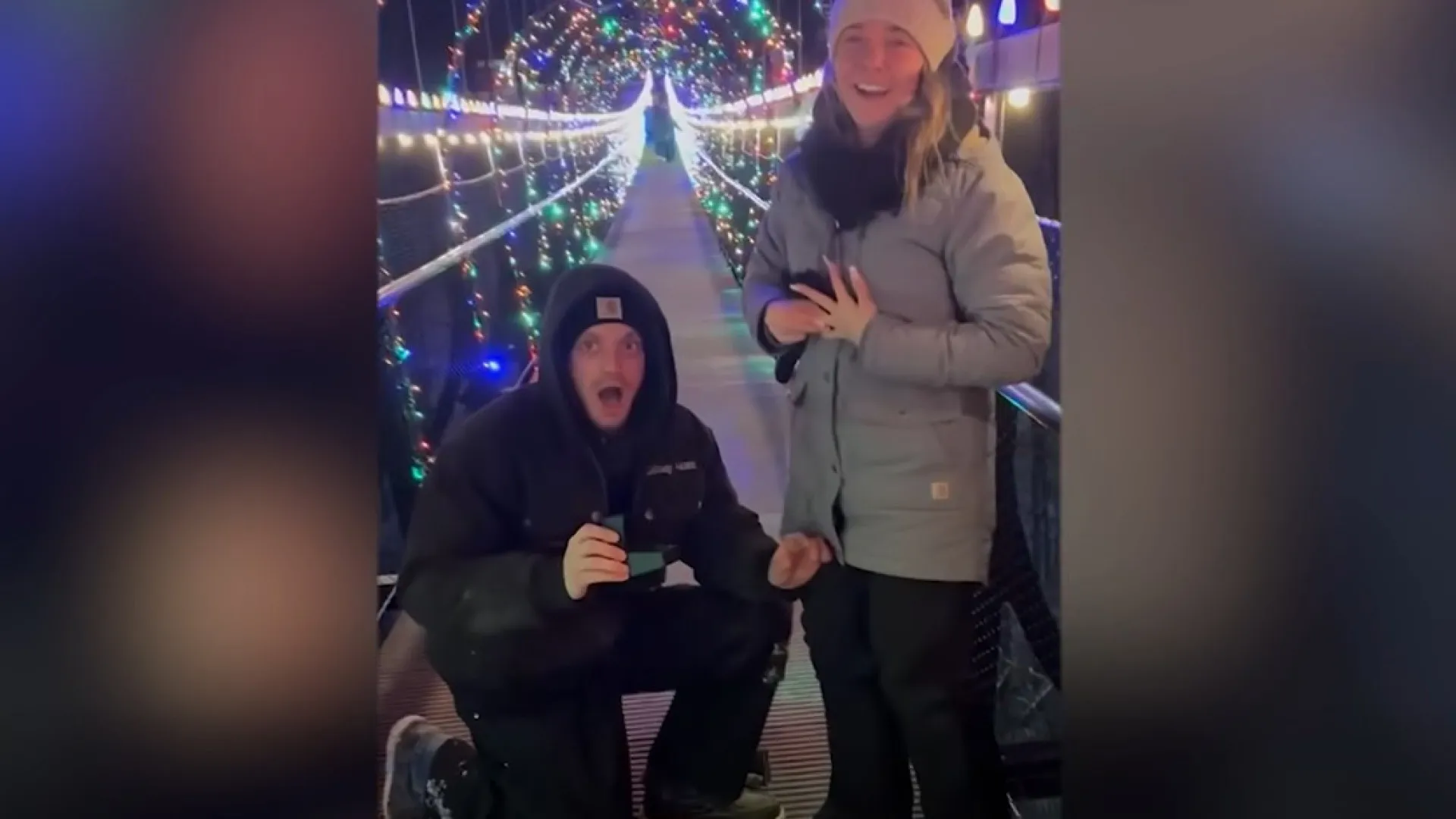 
                    Deixa cair anel durante pedido de casamento... a 36 metros de altura
                