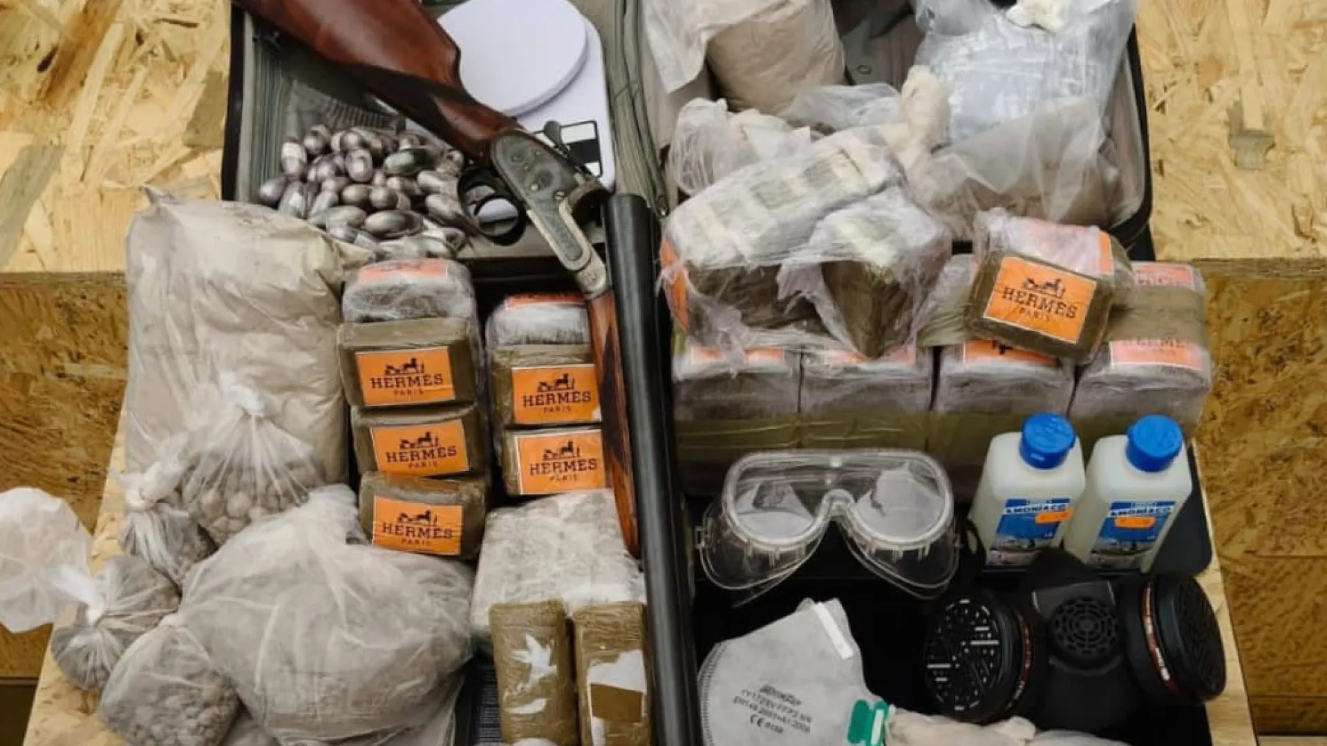 
                    PSP deteve 4 pessoas em Marvila (e apreendeu 12 quilos de droga)
                