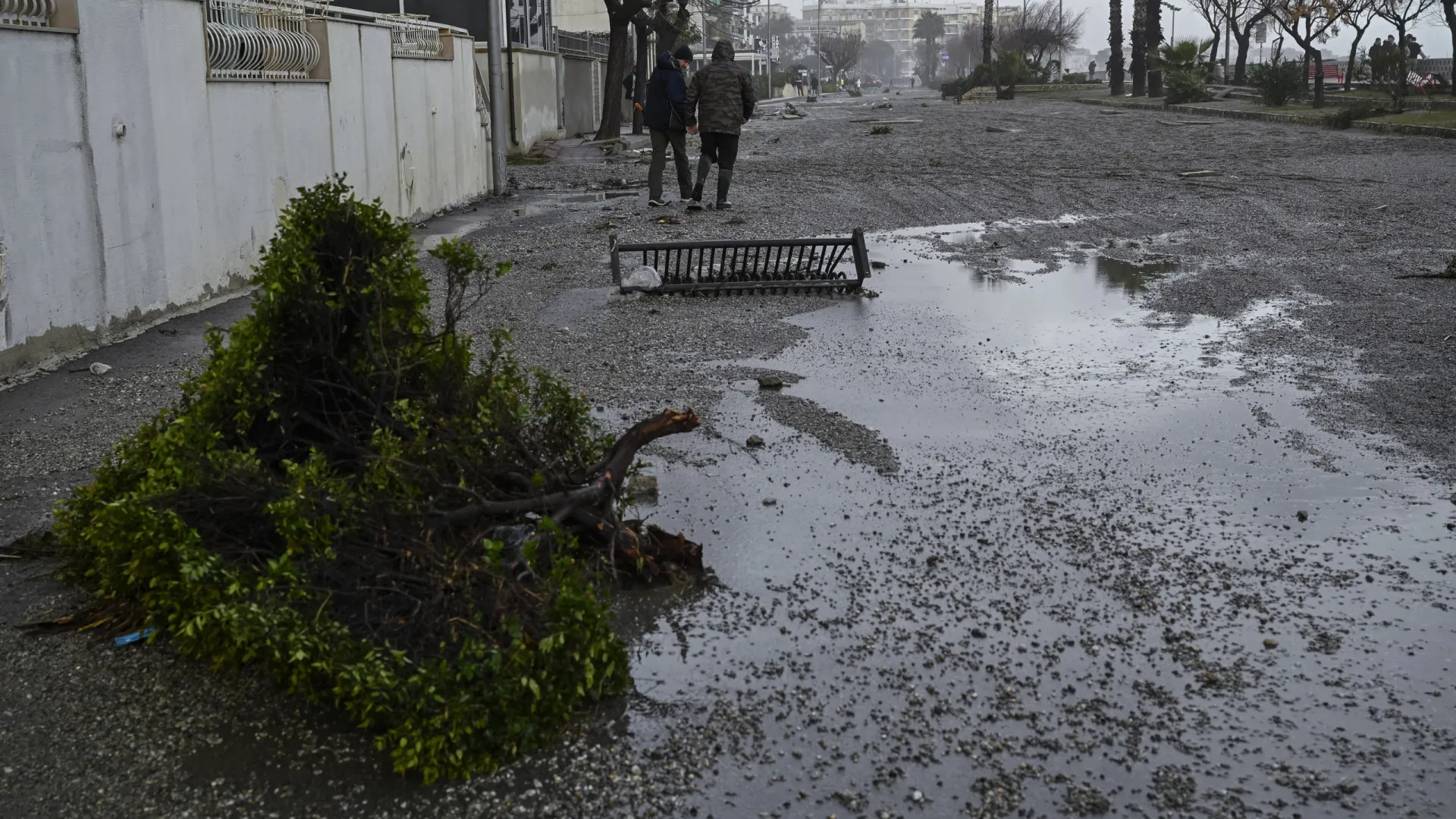 
                    Tempestade Harry causa um morto na Grécia e vários deslocados em Itália
                