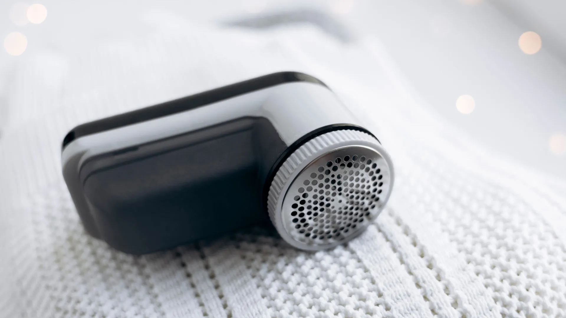 
                    Quem disse que é só para a roupa? 5 formas úteis de usar o tira-borbotos
                