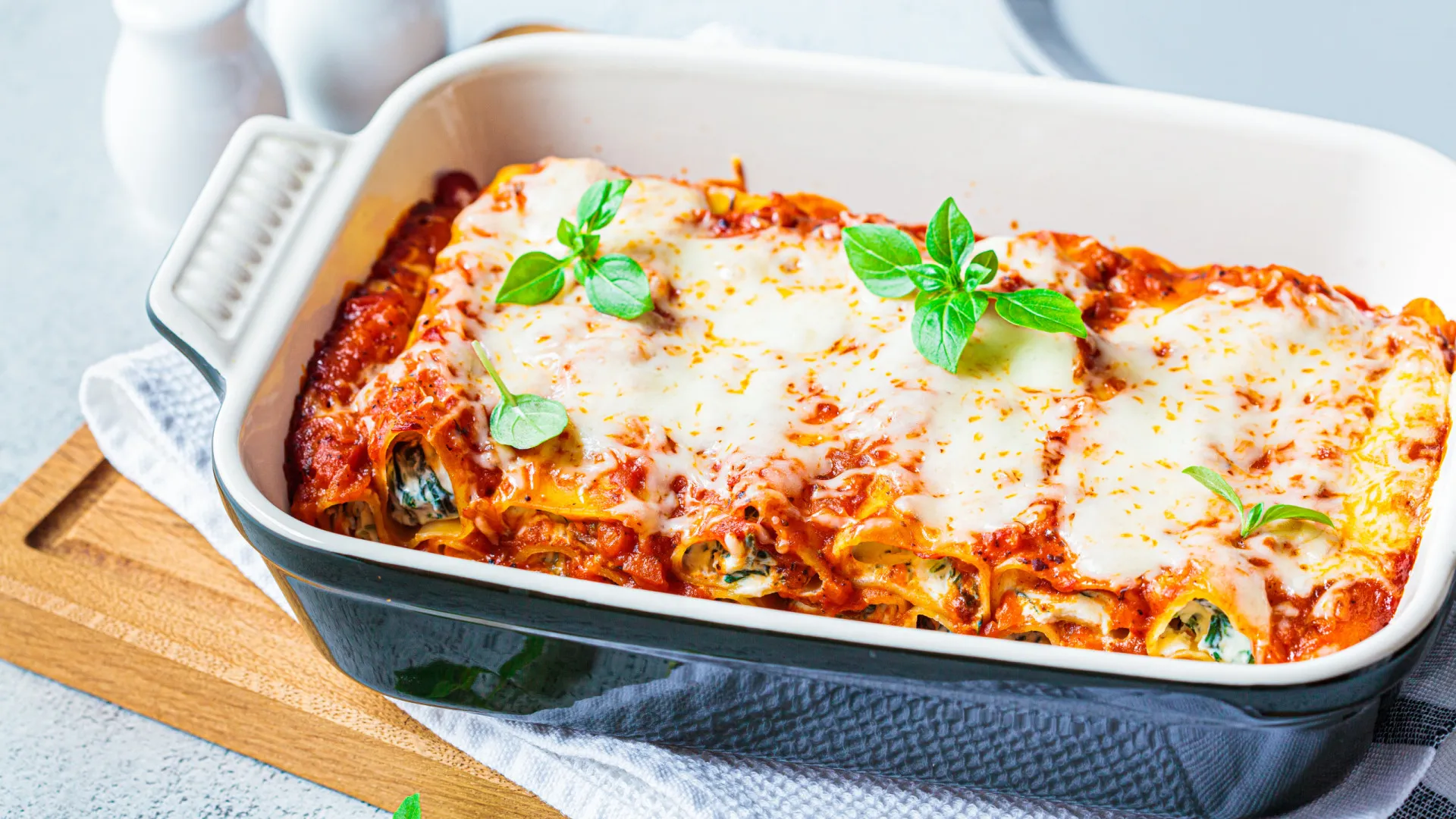 
                    Por que nunca deve cozinhar a lasanha numa travessa de aço com alumínio
                