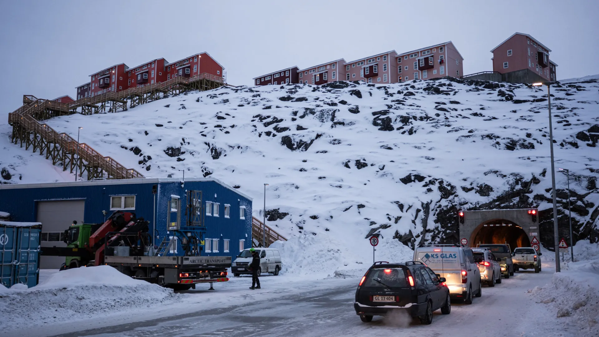 
                    Água, rádio, medicamentos (e não só): Gronelândia faz guia para crises
                