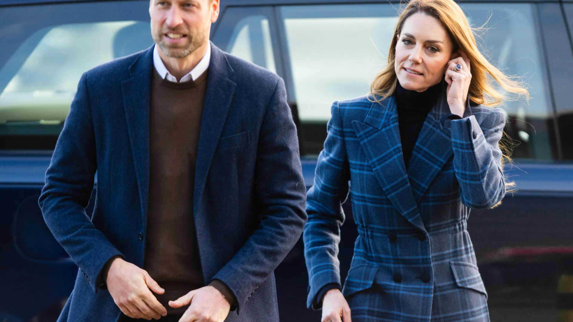 
                    Kate Middleton e William questionado sobre ligação de André a Epstein
                