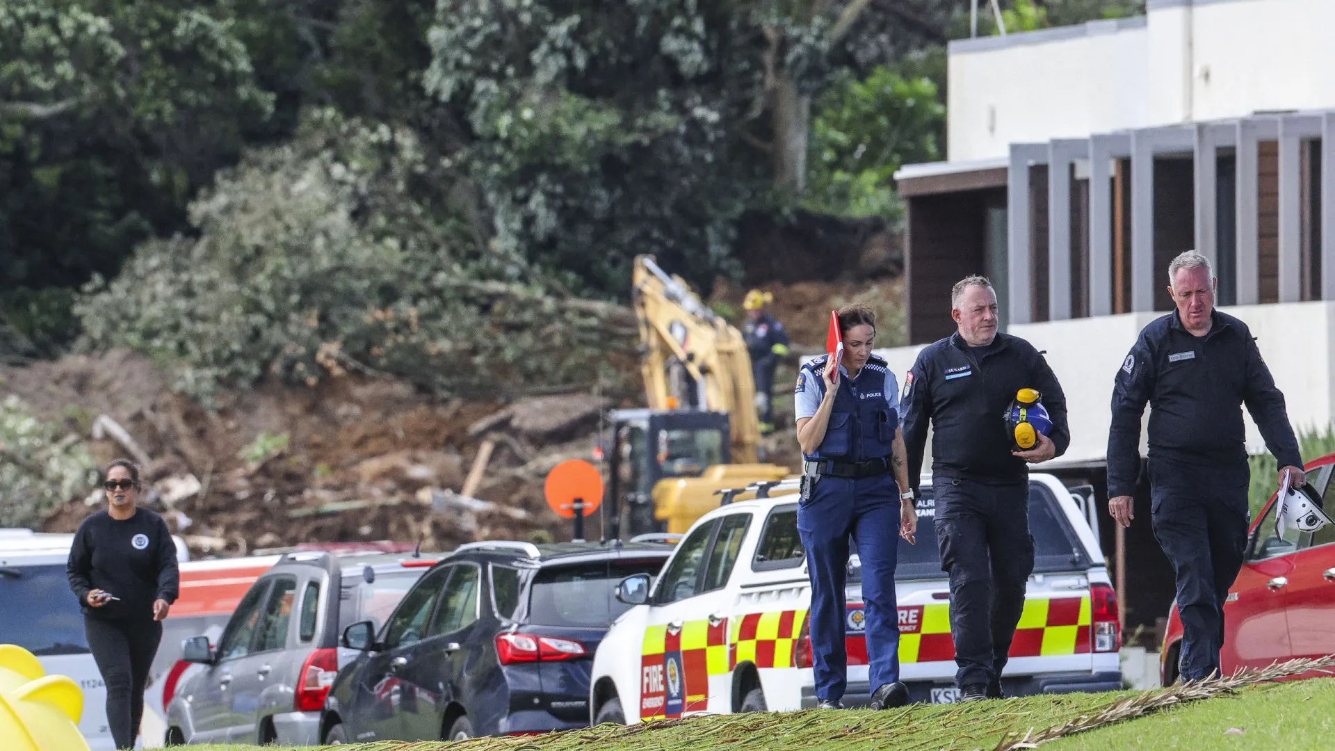 
                    Derrocada faz vários desaparecidos na Nova Zelândia. Inclusive uma menina
                