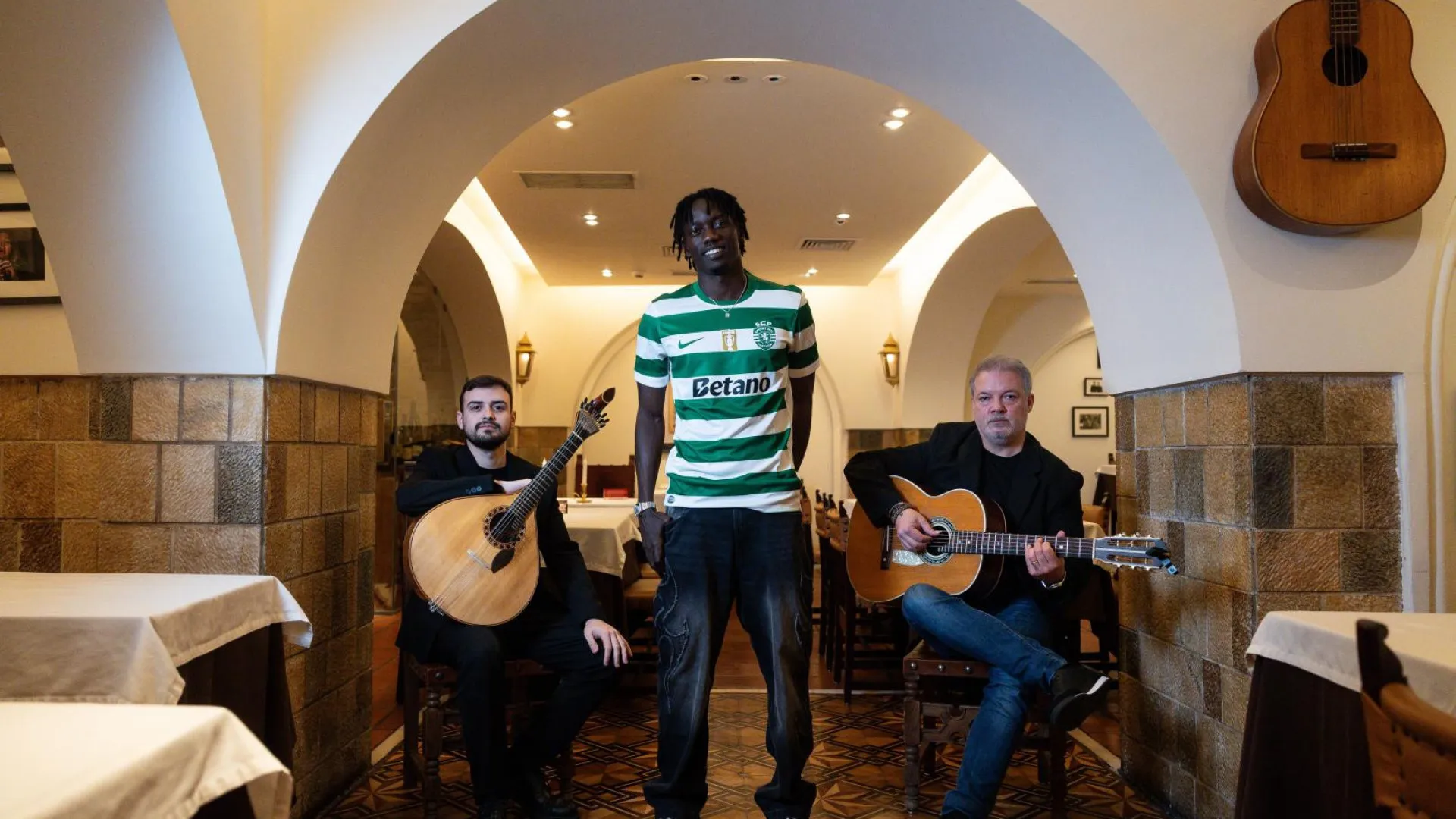 
                    EM DIRETO: Siga os rumores e os negócios do mercado de transferências
                