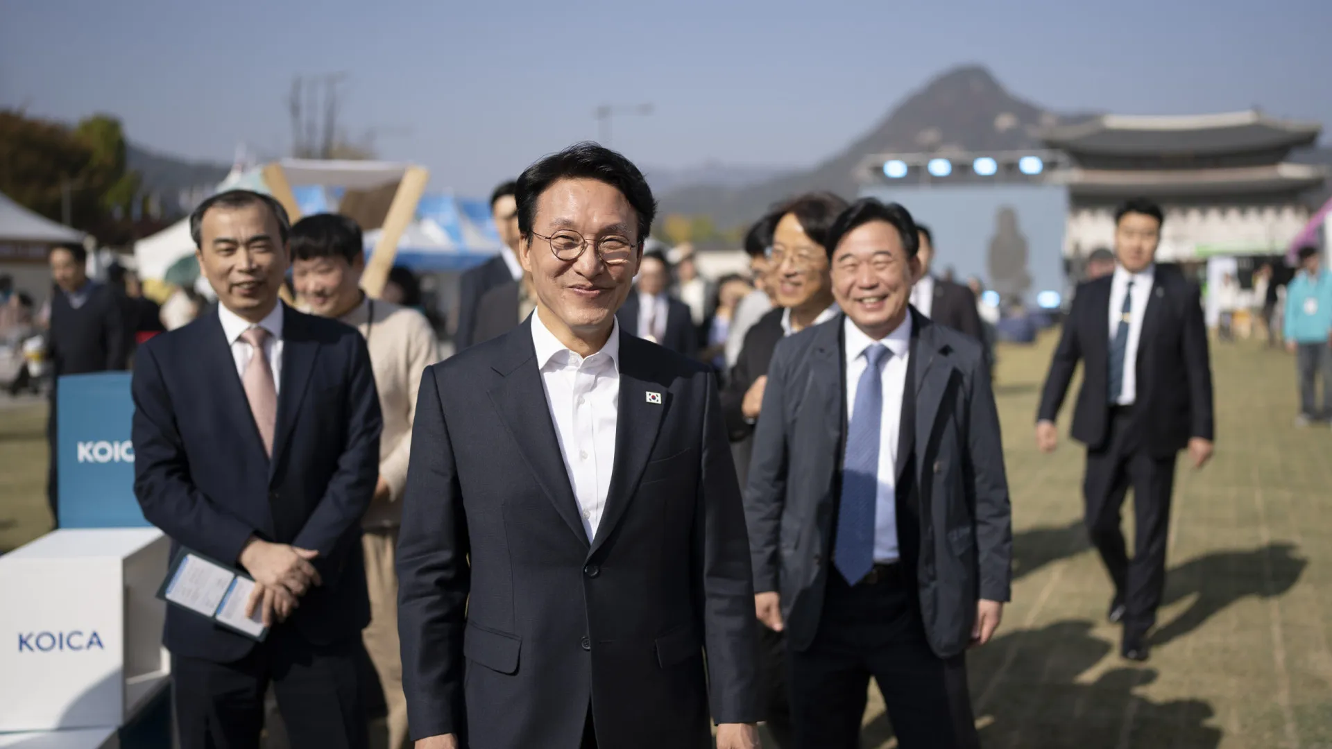 
                    Primeiro-ministro da Coreia do Sul ruma aos EUA após ameaças de tarifas
                