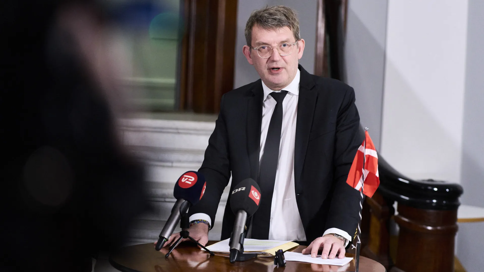 
                    Dinamarca rejeita que NATO negoceie em seu nome. 