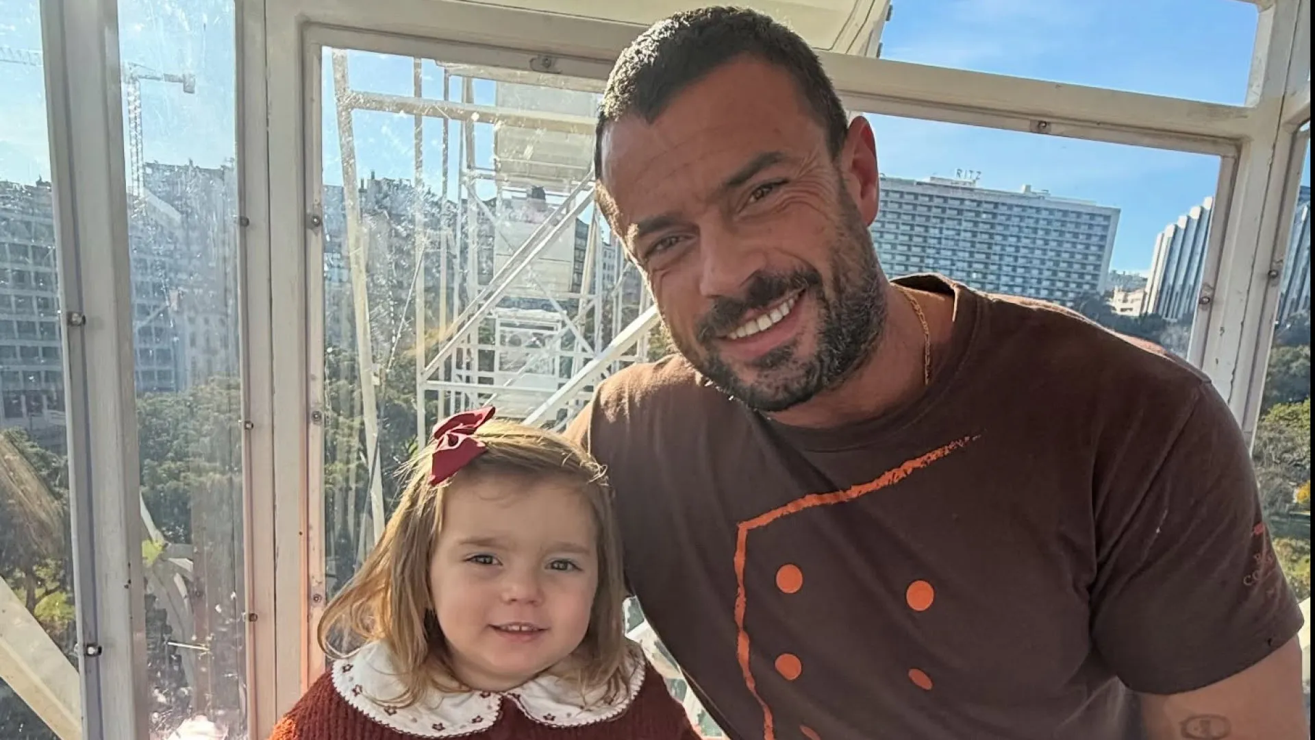 
                    Marco Costa escreve texto emotivo para a filha. 