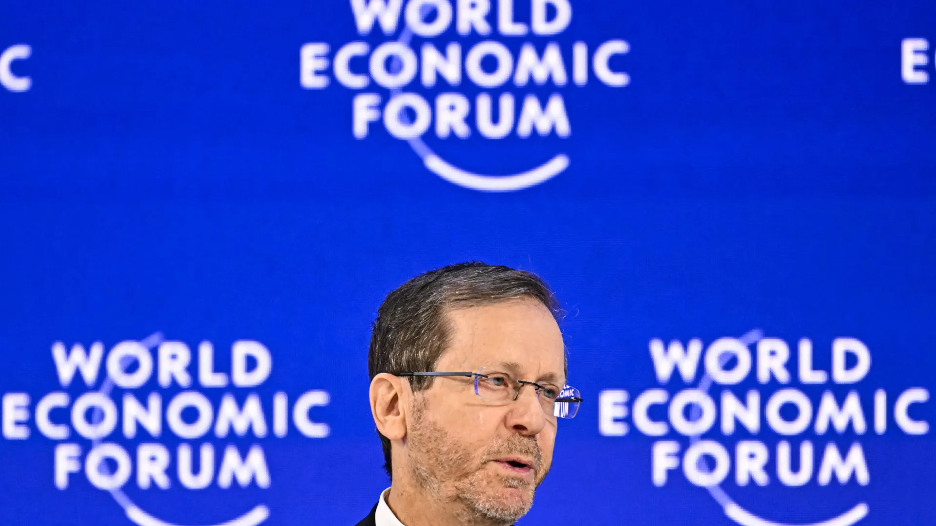 
                    Presidente de Israel defende em Davos mudança de regime em Irão
                