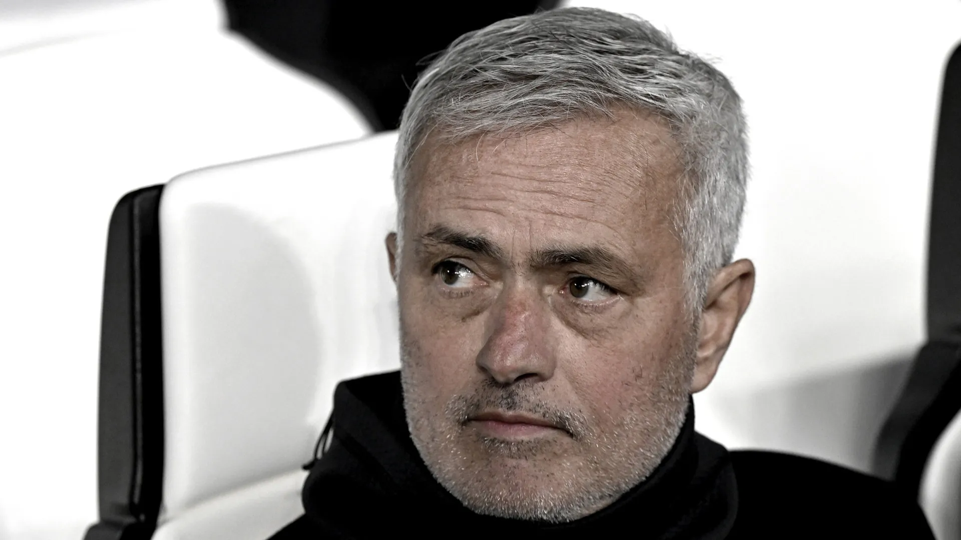 
                    Liga dos Campeões por um fio. O que resta a Mourinho no Benfica?
                