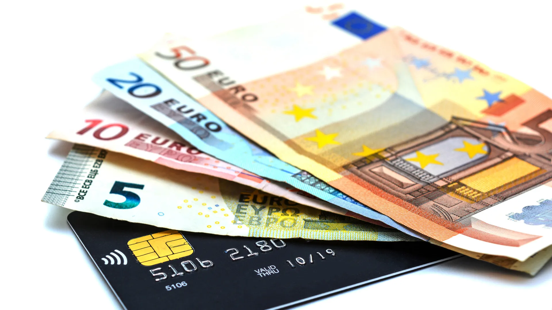 
                    Subsídio de refeição. A diferença entre receber no salário ou em cartão
                