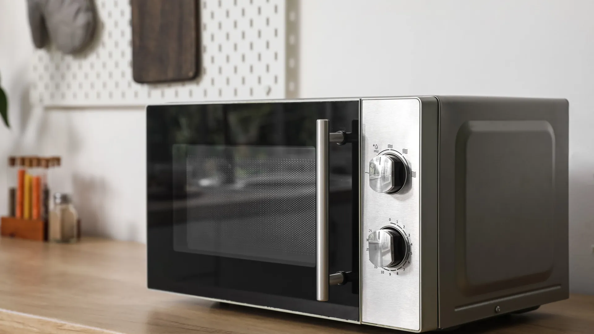 
                    Tenha cuidado! Estas coisas nunca devem ir ao micro-ondas
                