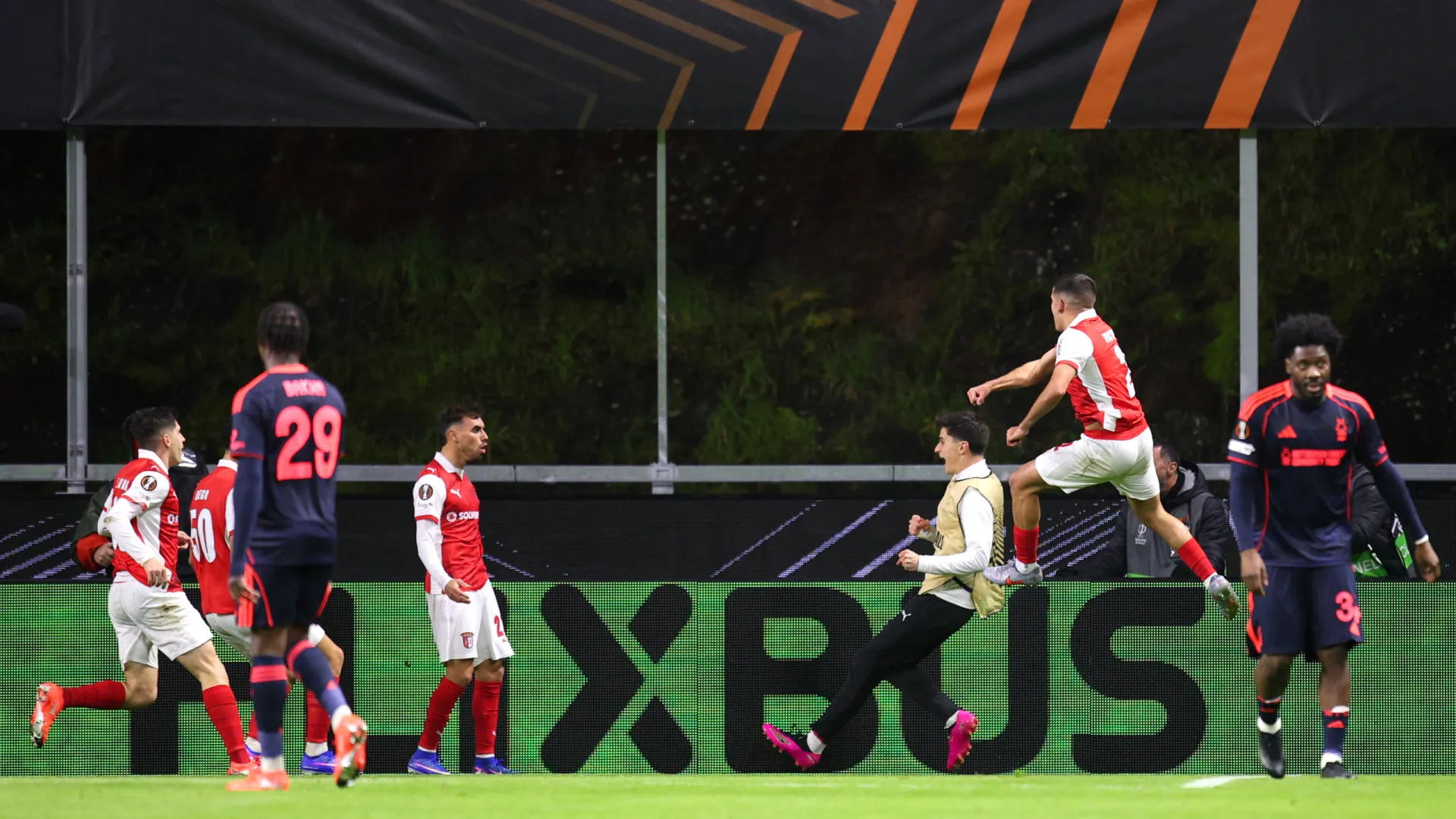 
                    Hornicek guiou barco a bom porto antes do Yate(s) inglês trazer alegria
                