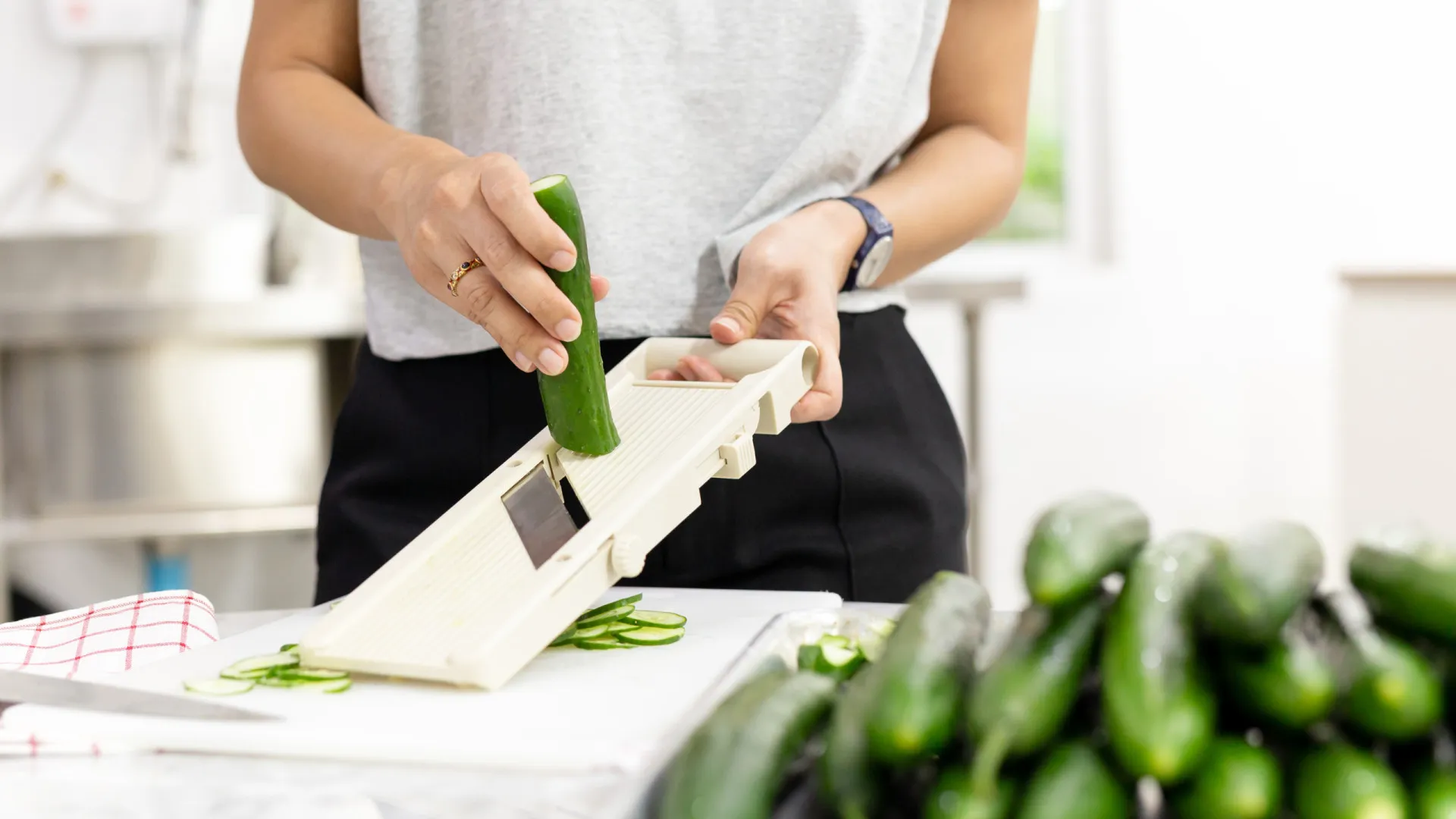 
                    Os seis utensílios (inúteis) que não entram na cozinha de um chef
                