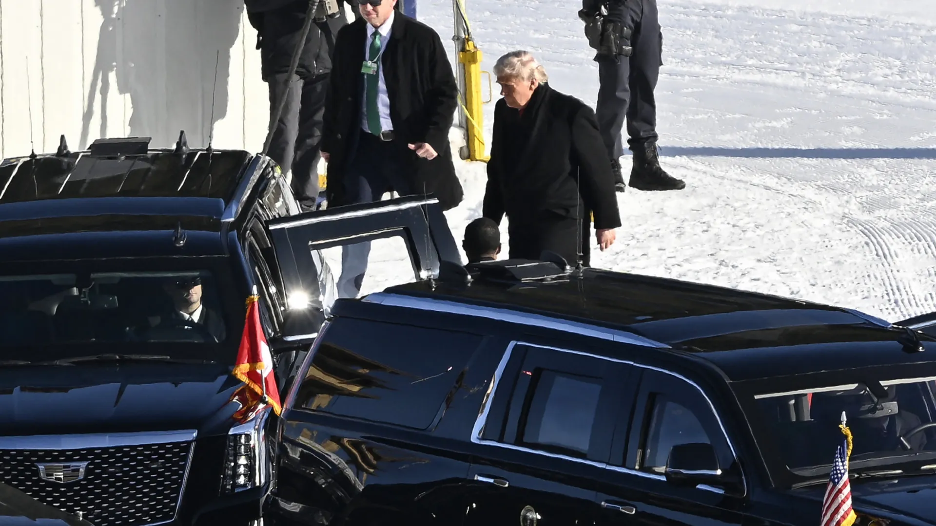 
                    Conheça o novo SUV presidencial de Donald Trump. É um Cadillac
                