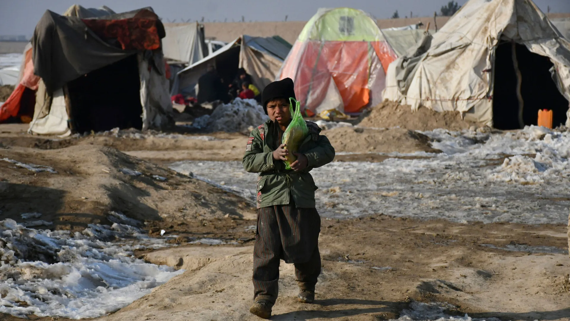 
                    Frio extremo coloca em risco 270 mil crianças no Afeganistão
                