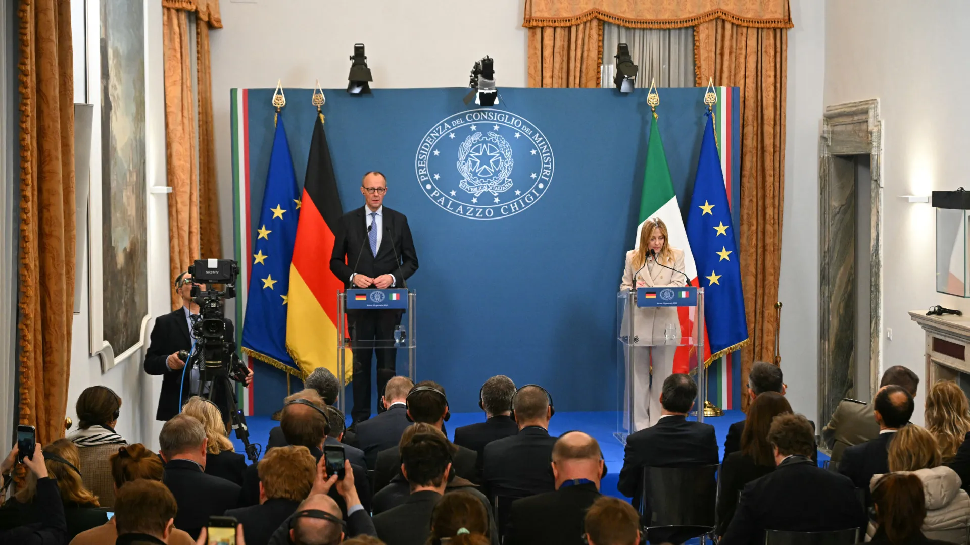 
                    Itália e Alemanha defendem reforço do pilar europeu da NATO
                