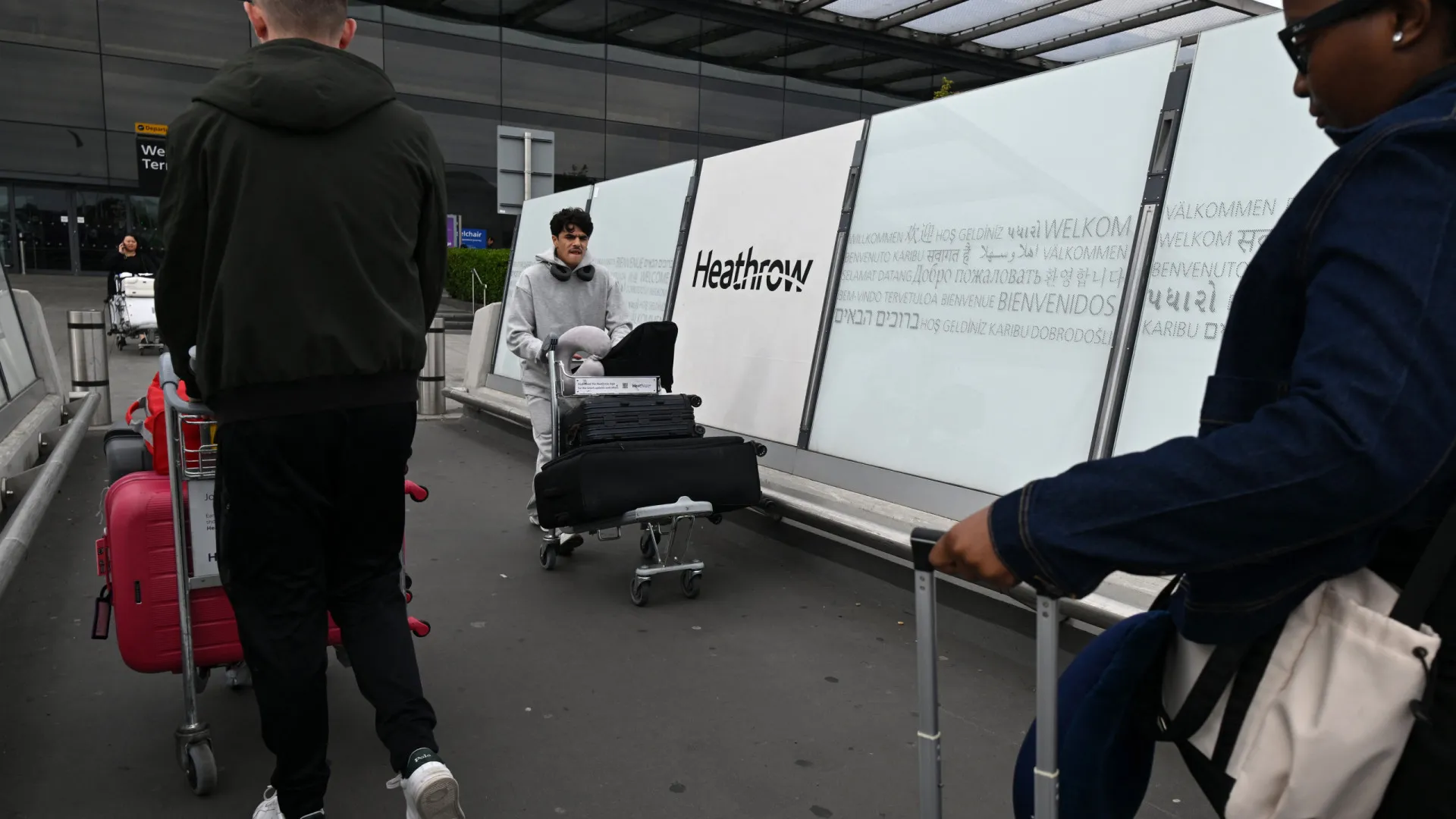 
                    Aeroporto de Heathrow elimina limite de 100 mililitros na bagagem de mão
                