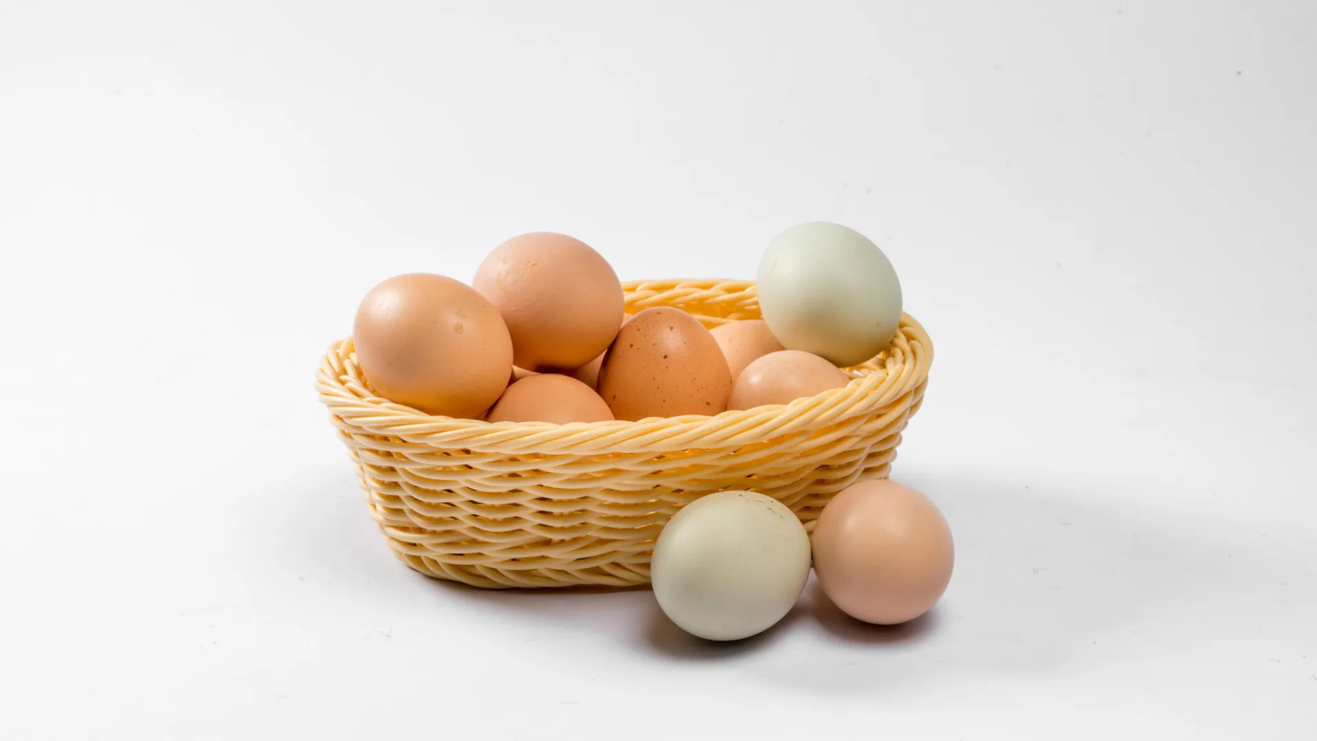 
                    Os ovos têm prazo de validade? E como saber se estão estragados?
                