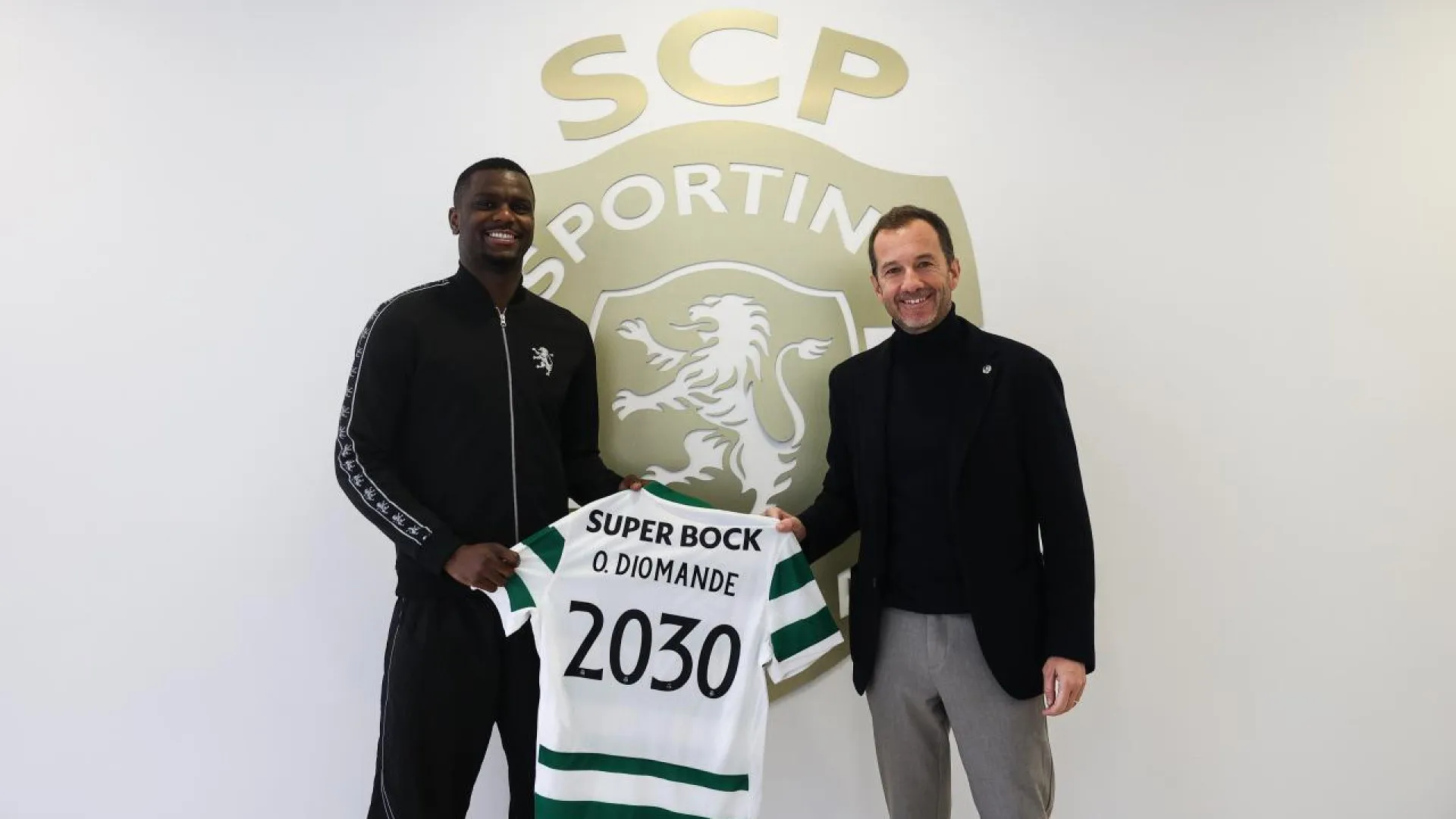 
                    Oficial: Sporting afasta interessados e renova com Ousmane Diomande
                