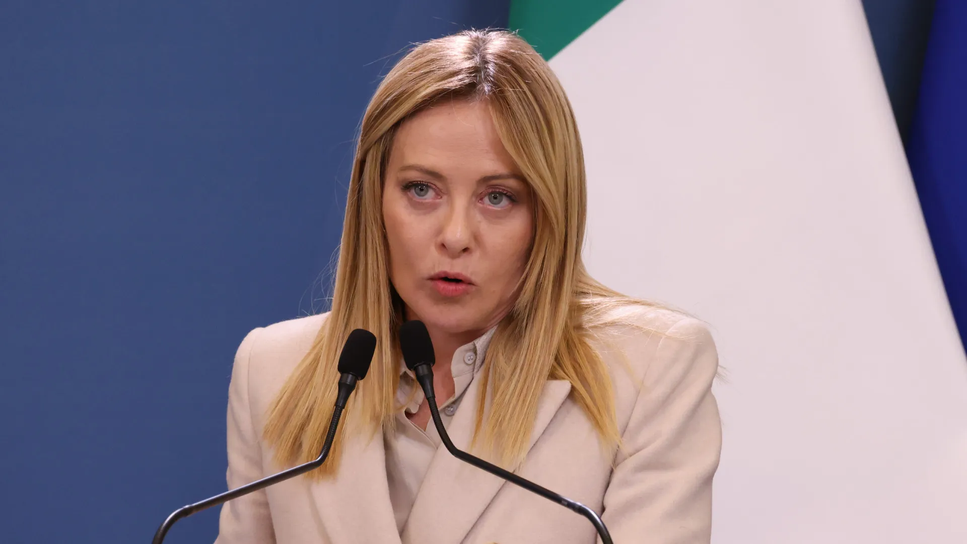 
                    Governo italiano coloca blindados em Roma em operação de segurança
                