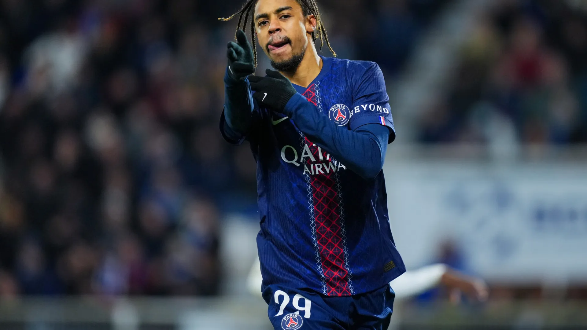 
                    PSG reage à derrota com o Sporting e sofre para vencer em casa do Auxerre
                