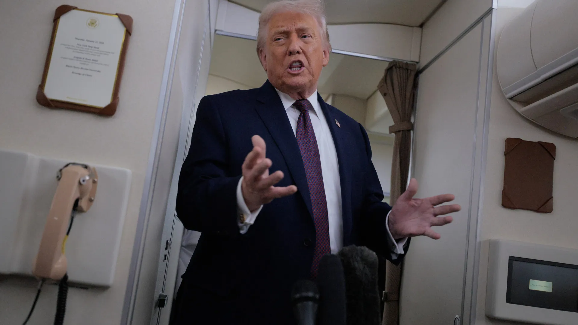 
                    Trump diz que 800 prisioneiros foram poupados. Irão aponta 