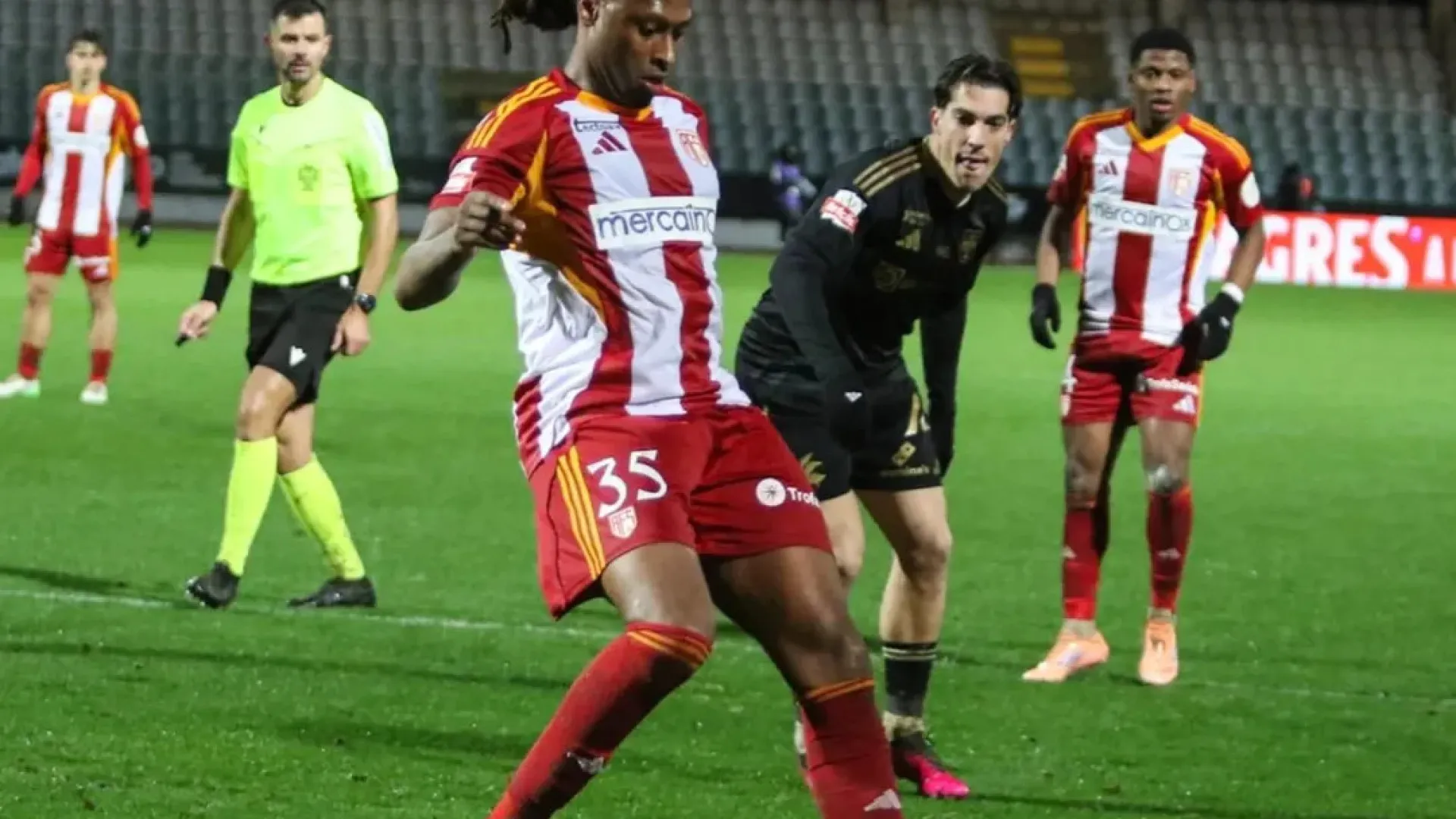 
                    Golpe de teatro. AVS salva ponto no último lance frente ao Casa Pia
                