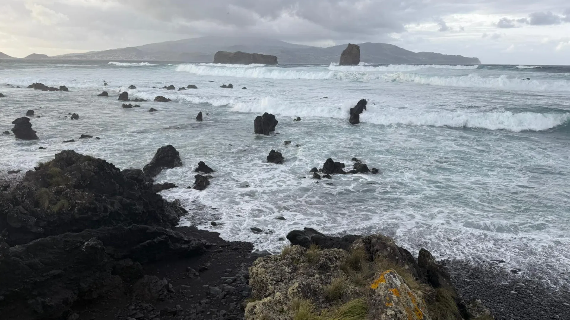 
                    Homem desaparece junto às piscinas da Madalena do Pico nos Açores
                