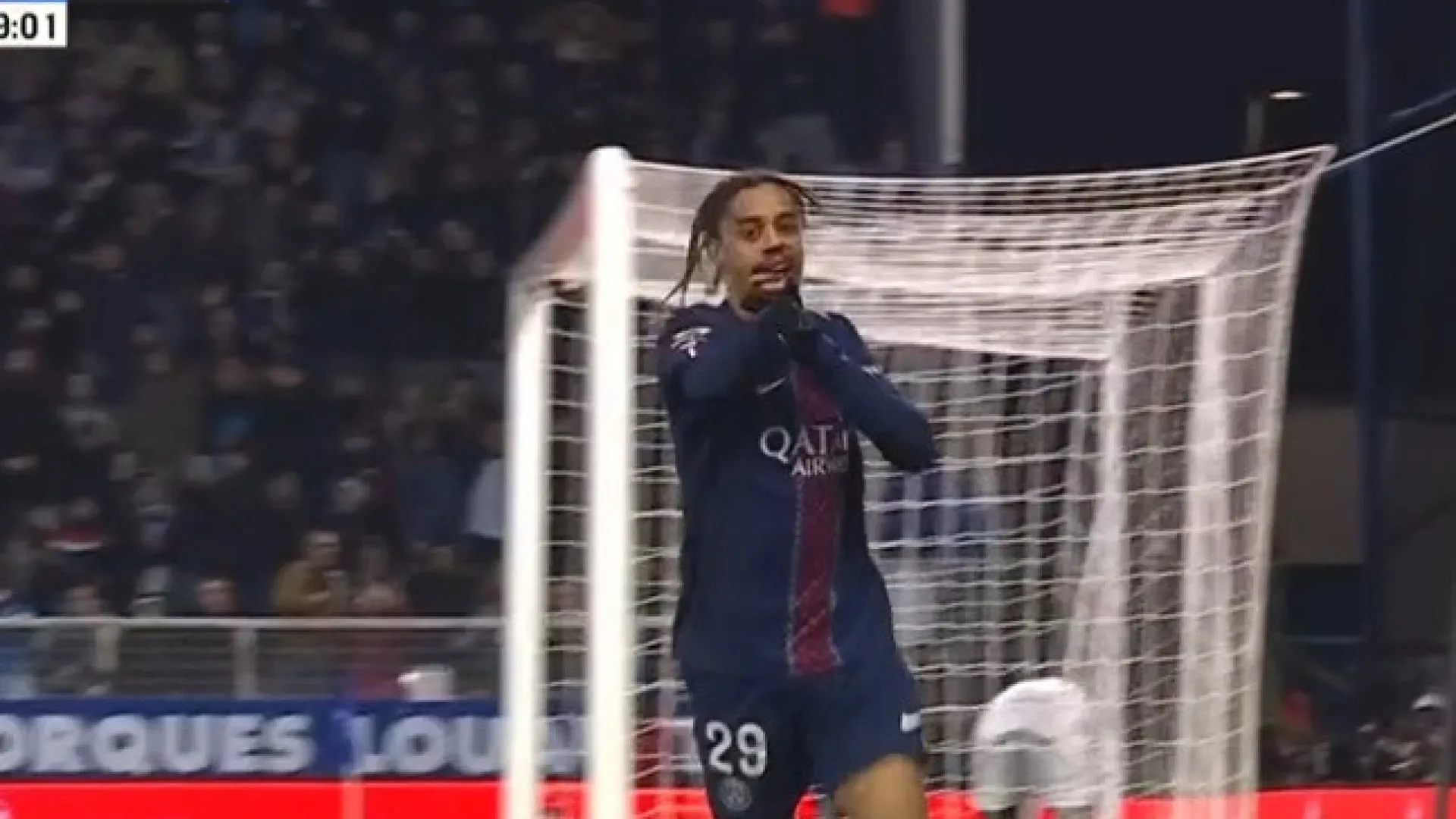 
                    O golo solitário de Bradley Barcola que rendeu uma vitória sofrida ao PSG
                