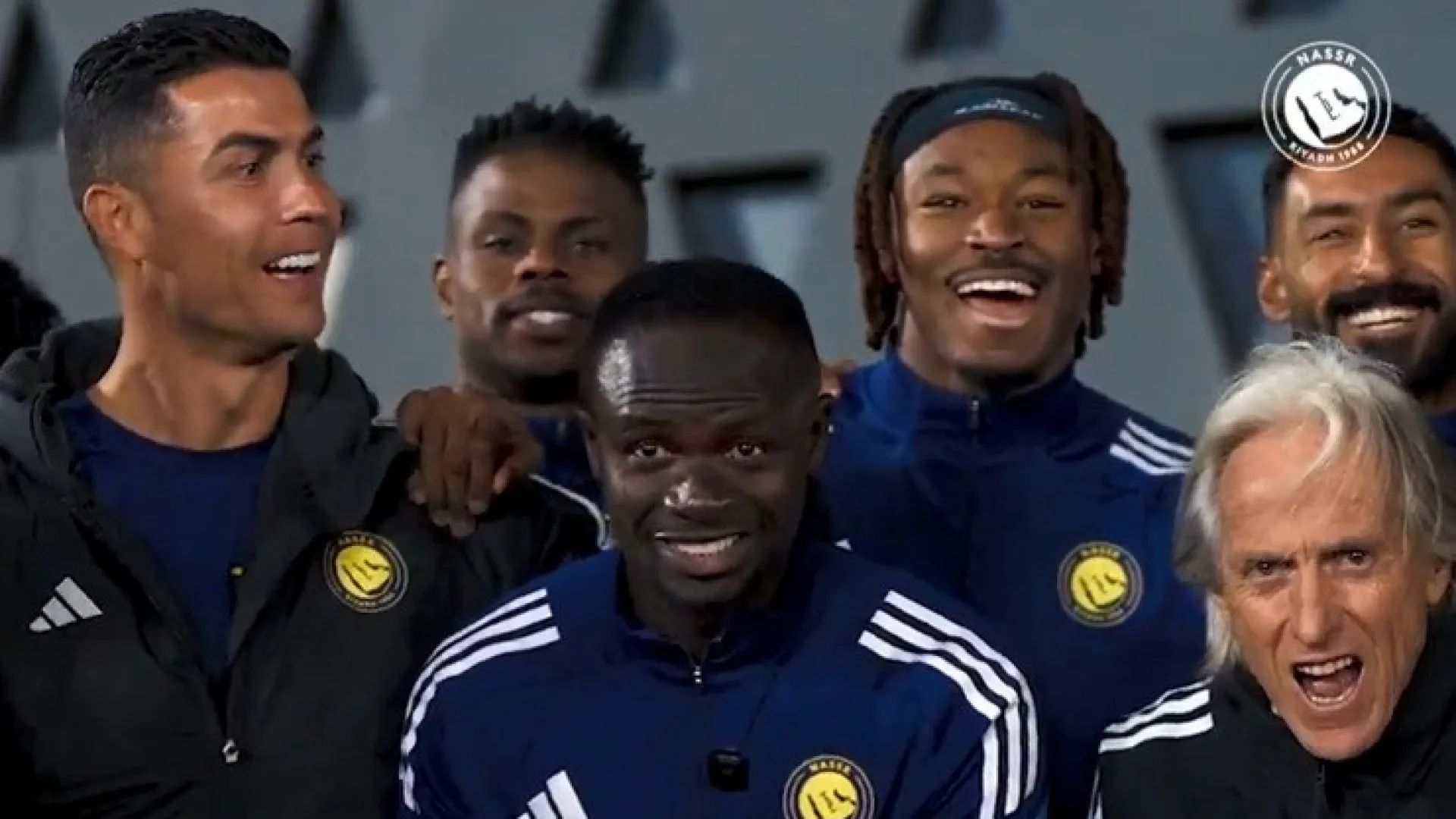 
                    Jesus a fazer das suas e gesto de Cristiano Ronaldo. Mané volta à Arábia
                