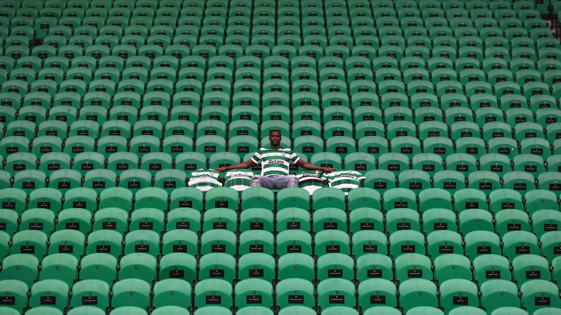 
                    EM DIRETO: Siga os rumores e os negócios do mercado de transferências
                