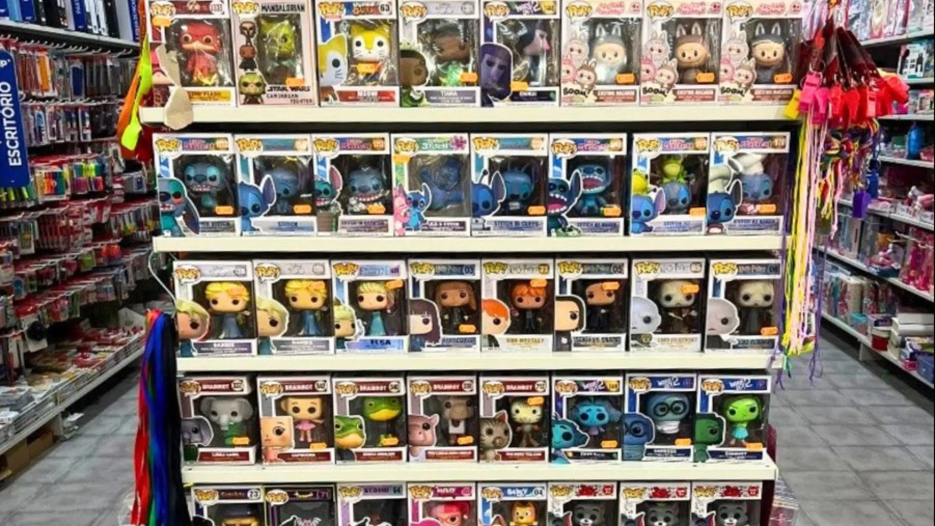 
                    GNR apreende quase 700 artigos contrafeitos em estabelecimento na Moita
                