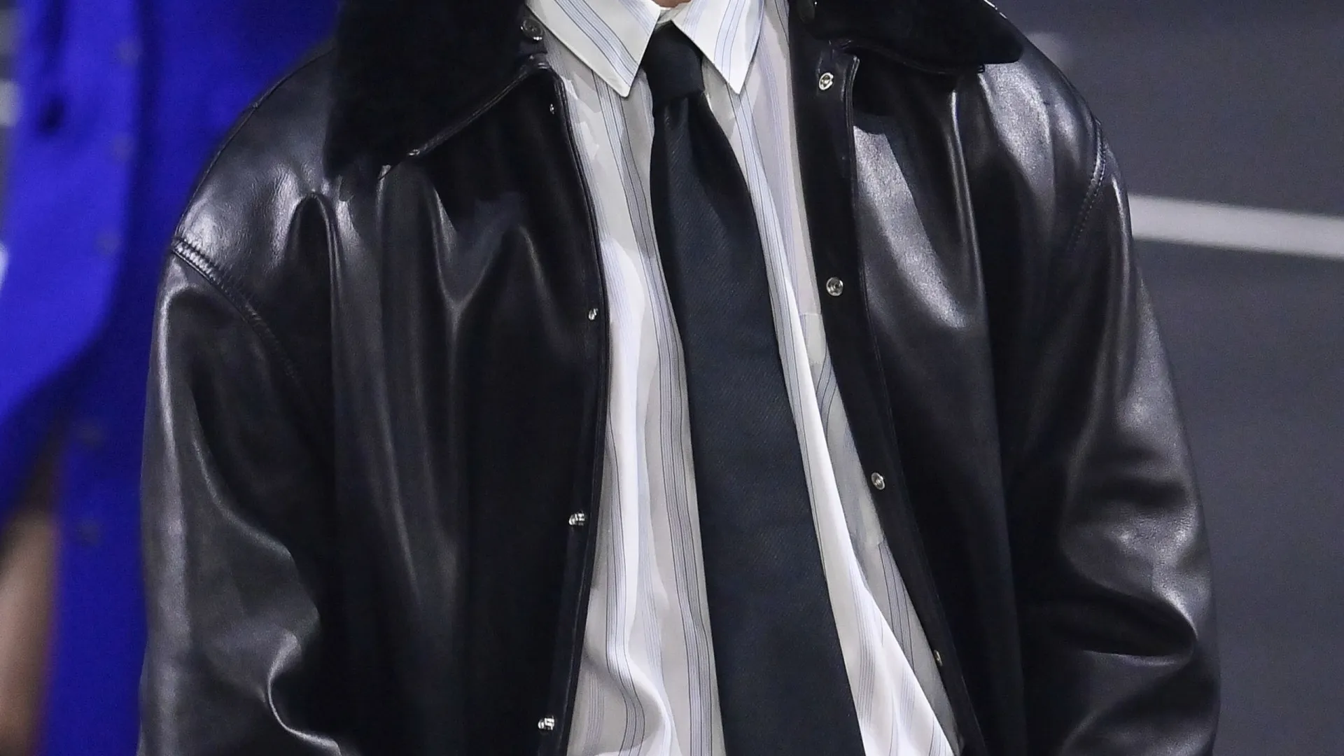 
                    No meio de toda a polémica, Romeo Beckham apoiado pela família em desfile
                