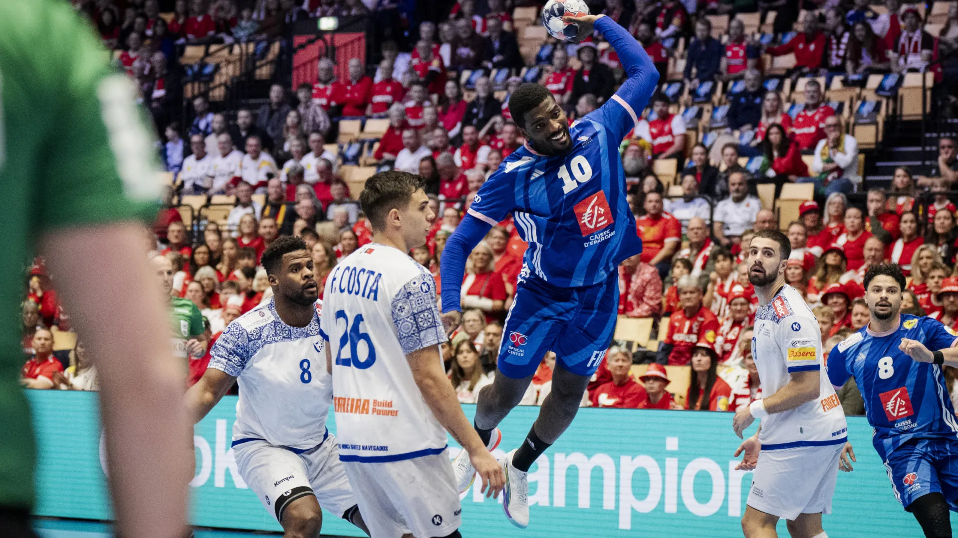
                    Para esquecer. Portugal sofre goleada histórica ante França no Europeu
                