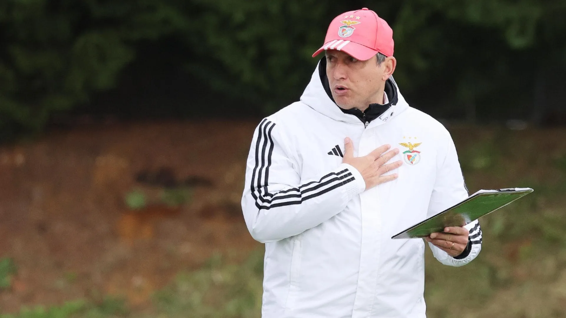 
                    Sporting e Benfica anulam-se em dérbi animado de juniores 
                