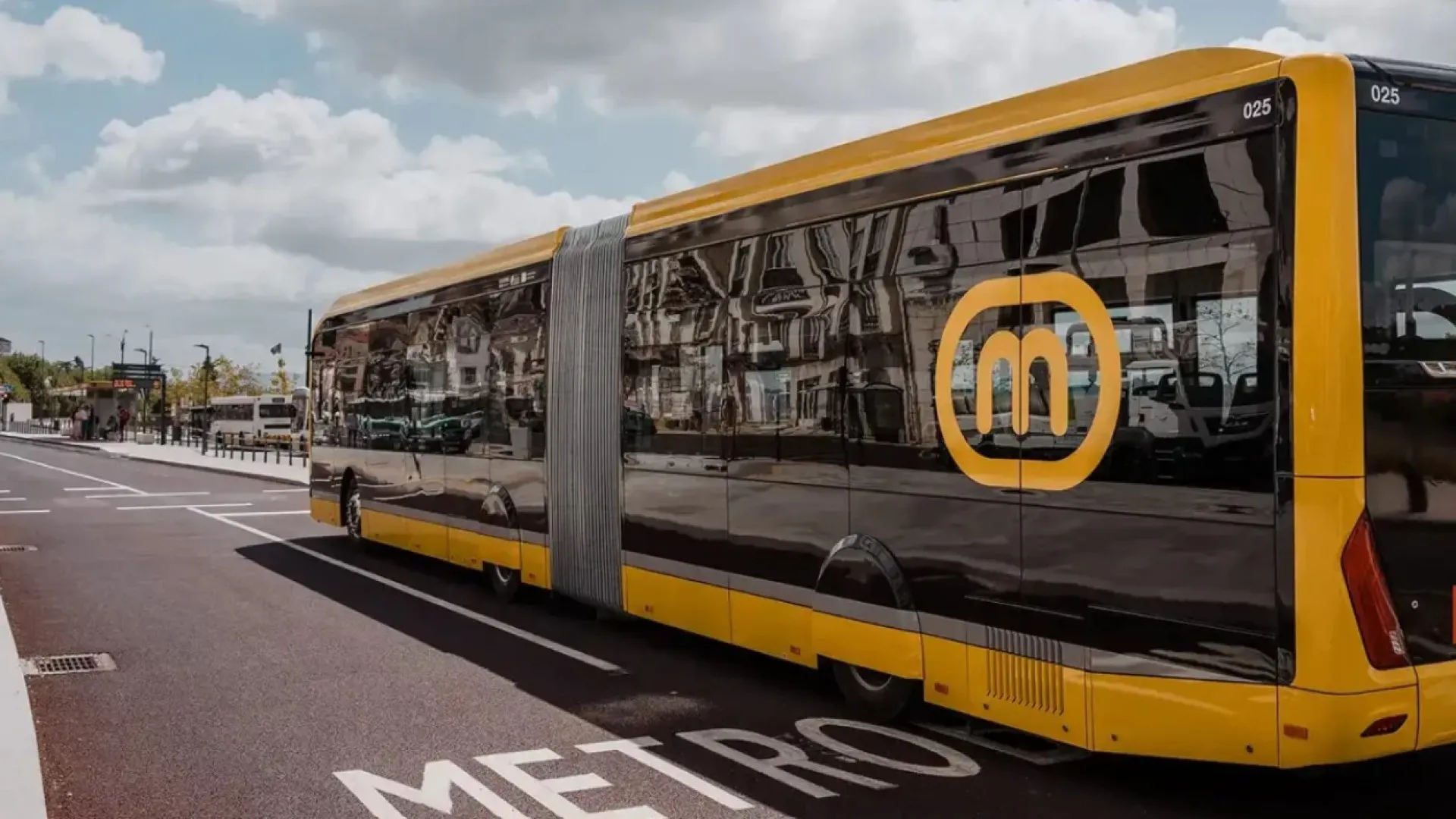 
                    Deslizamento de talude encerra três estações do Metrobus na Lousã
                