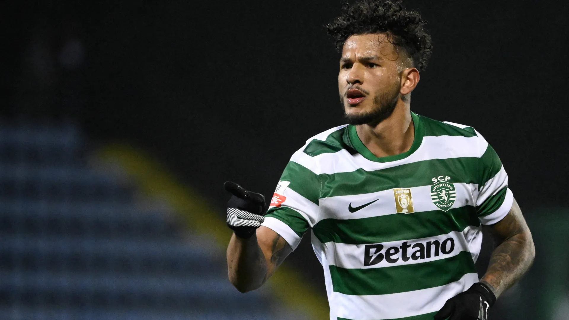 Suárez radiante: "Não sei se o golo foi com a cabeça ou com o ombro"