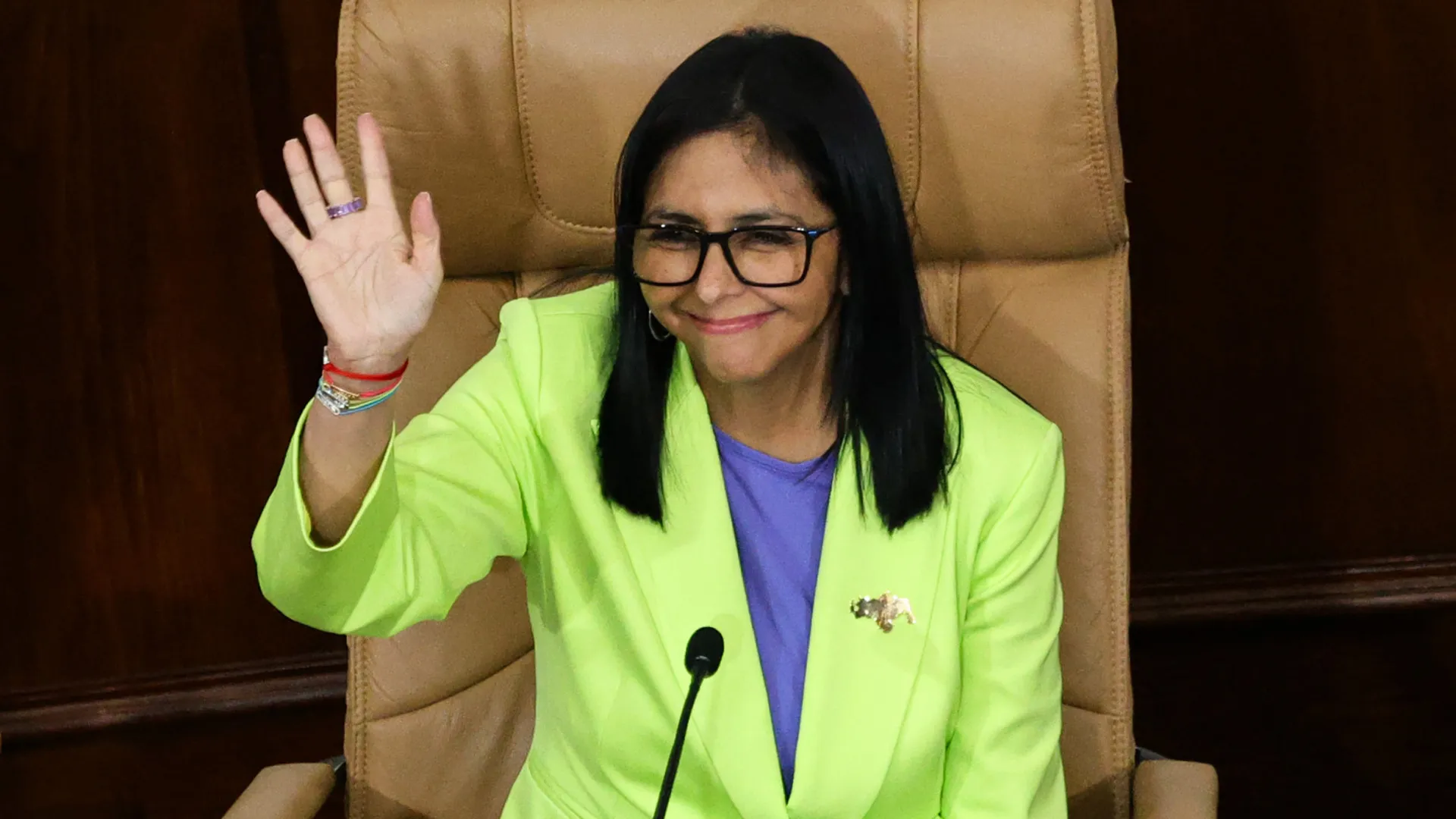 
                    Delcy Rodríguez afasta do Governo mulher de figura próxima de Maduro
                